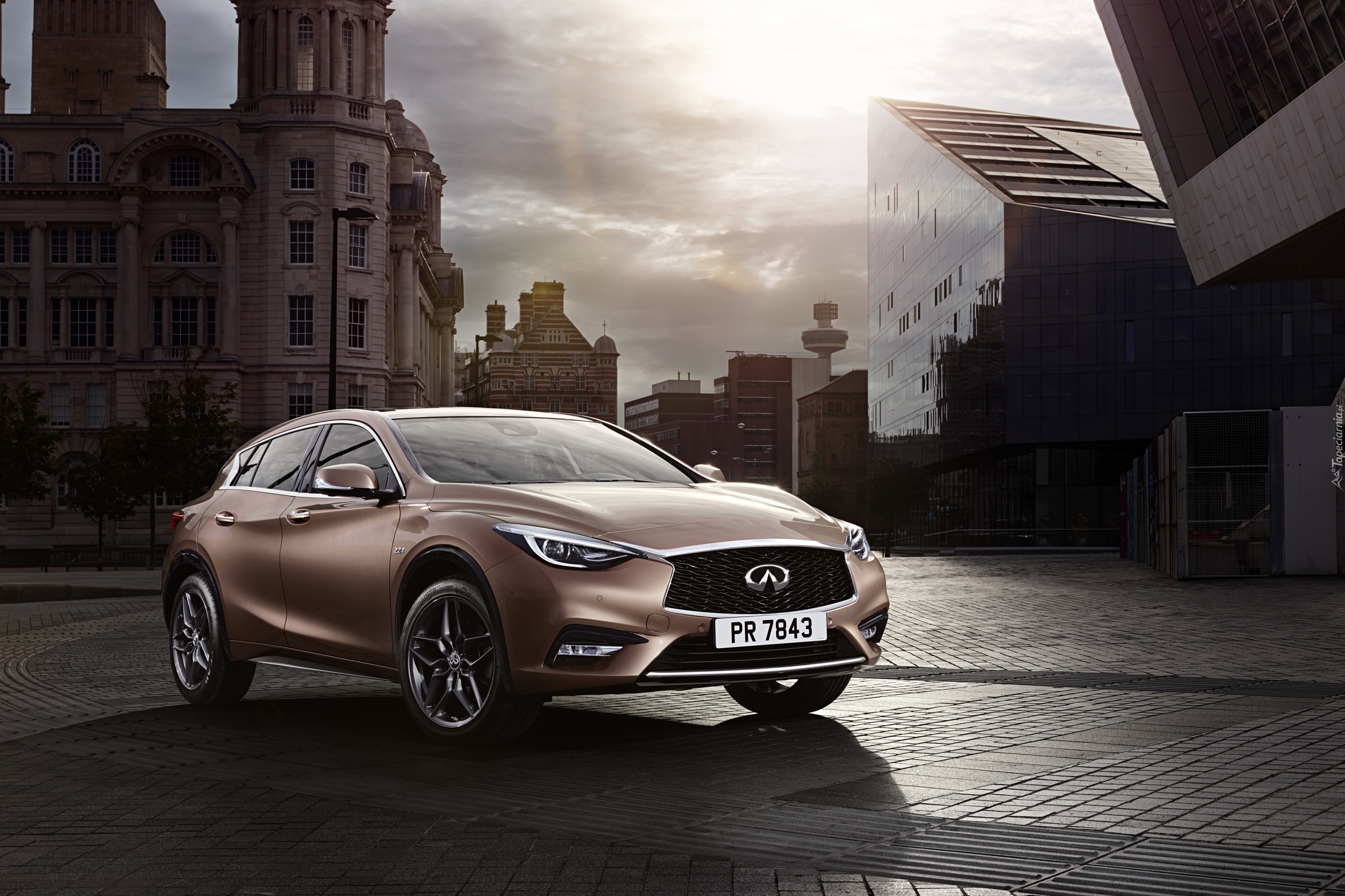 Infiniti Q30, 2016
