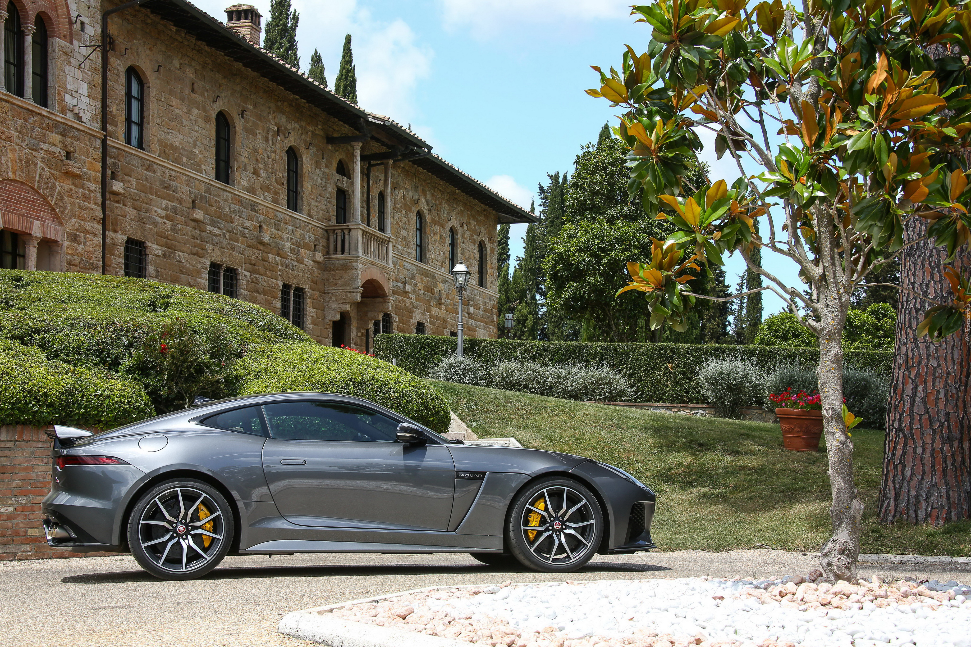 Jaguar F-Type SVR Coupe, 2017