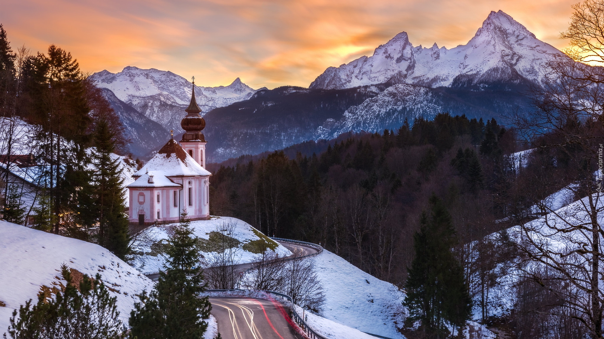 Wschód słońca, Kościół, Sanktuarium Maria Gern, Góry, Alpy Salzburskie, Lasy, Droga, Drzewa, Zima, Berchtesgaden, Bawaria, Niemcy