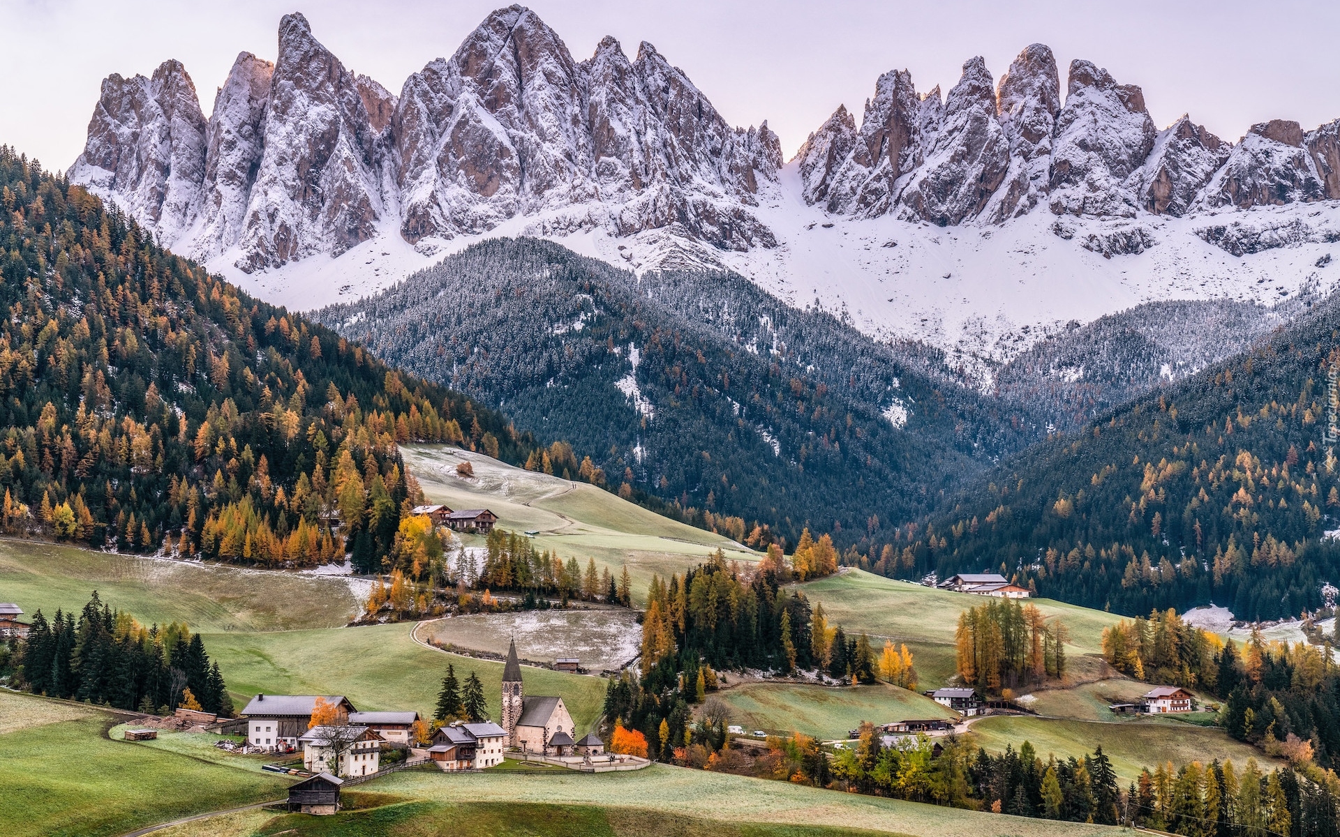 Włochy, Południowy Tyrol, Ośnieżone, Góry, Dolomity, Dolina, Val di Funes, Wieś, Santa Maddalena, Domy, Kościół