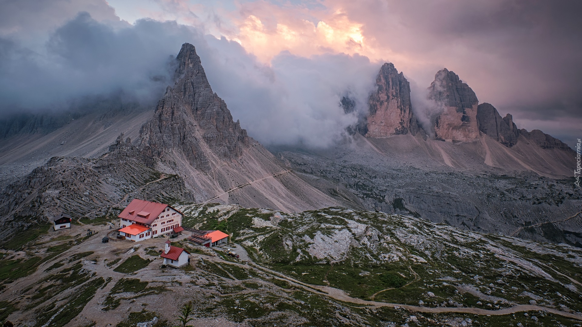 Góry, Tre Cime di Lavaredo, Dolomity, Schronisko Auronzo, Chmury, Włochy