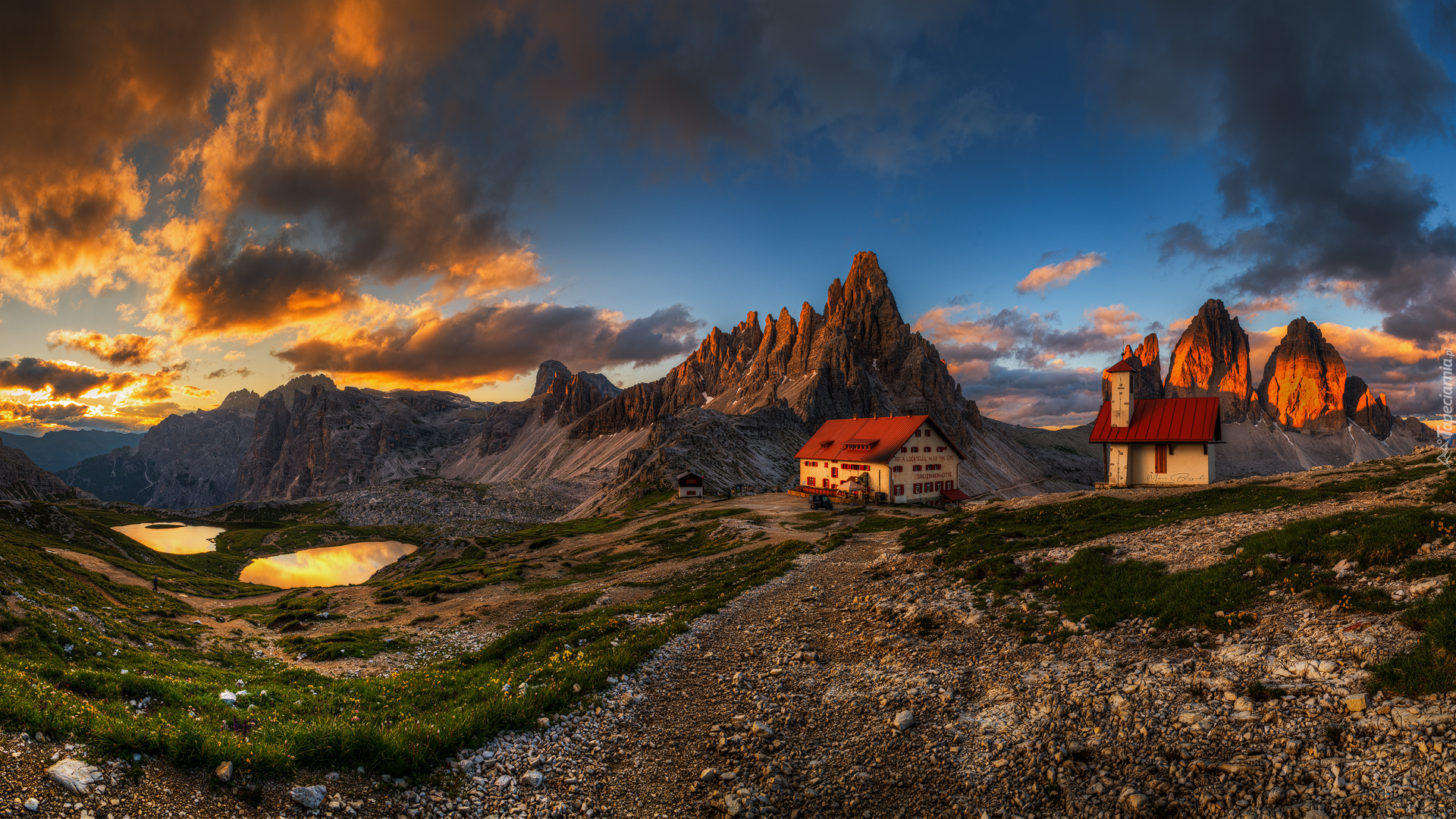 Góry, Tre Cime di Lavaredo, Dolomity, Chmury, Dom, Schronisko Auronzo, Kaplica, Włochy