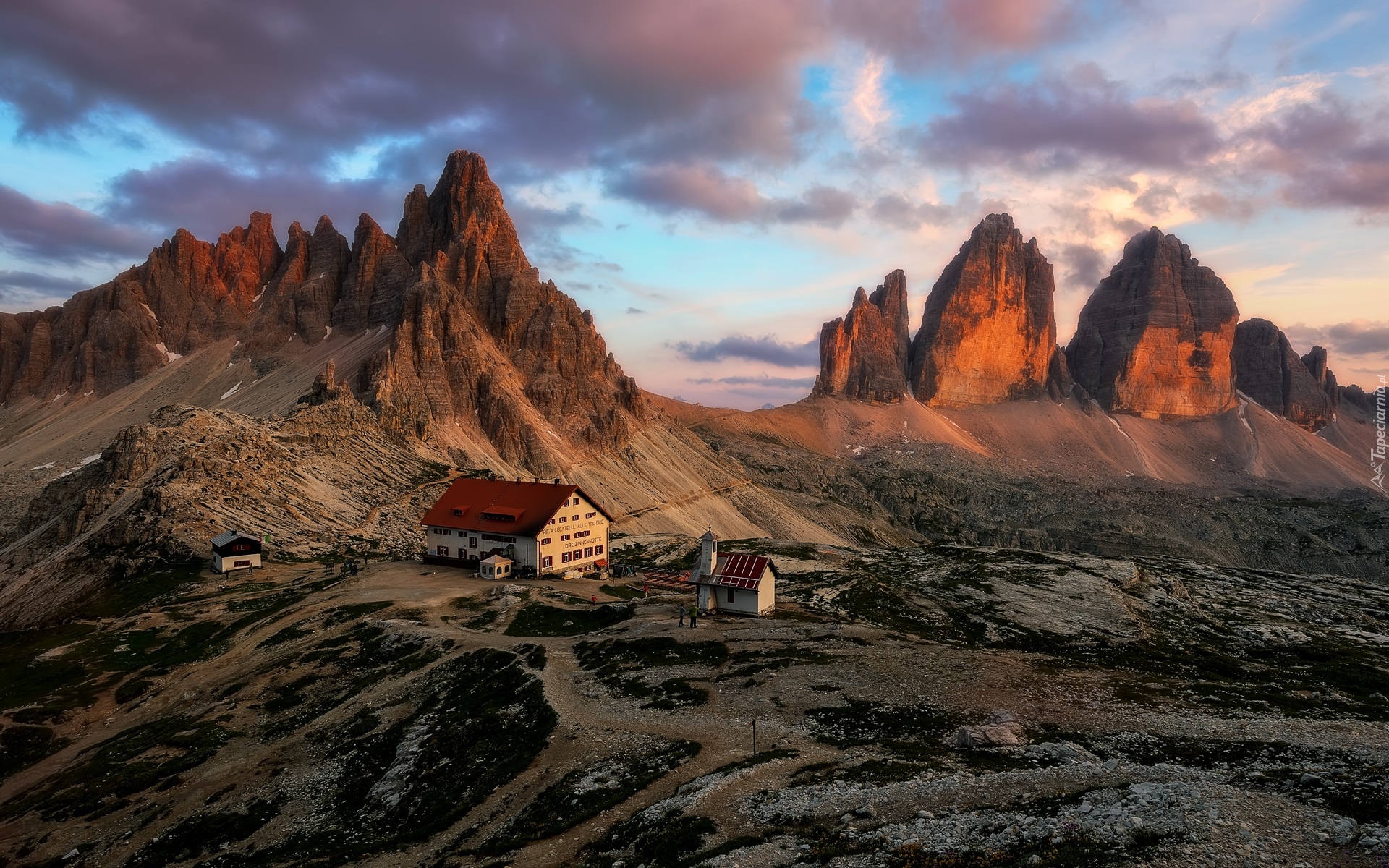 Góry, Tre Cime di Lavaredo, Dolomity, Schronisko Auronzo, Kaplica, Chmury, Włochy