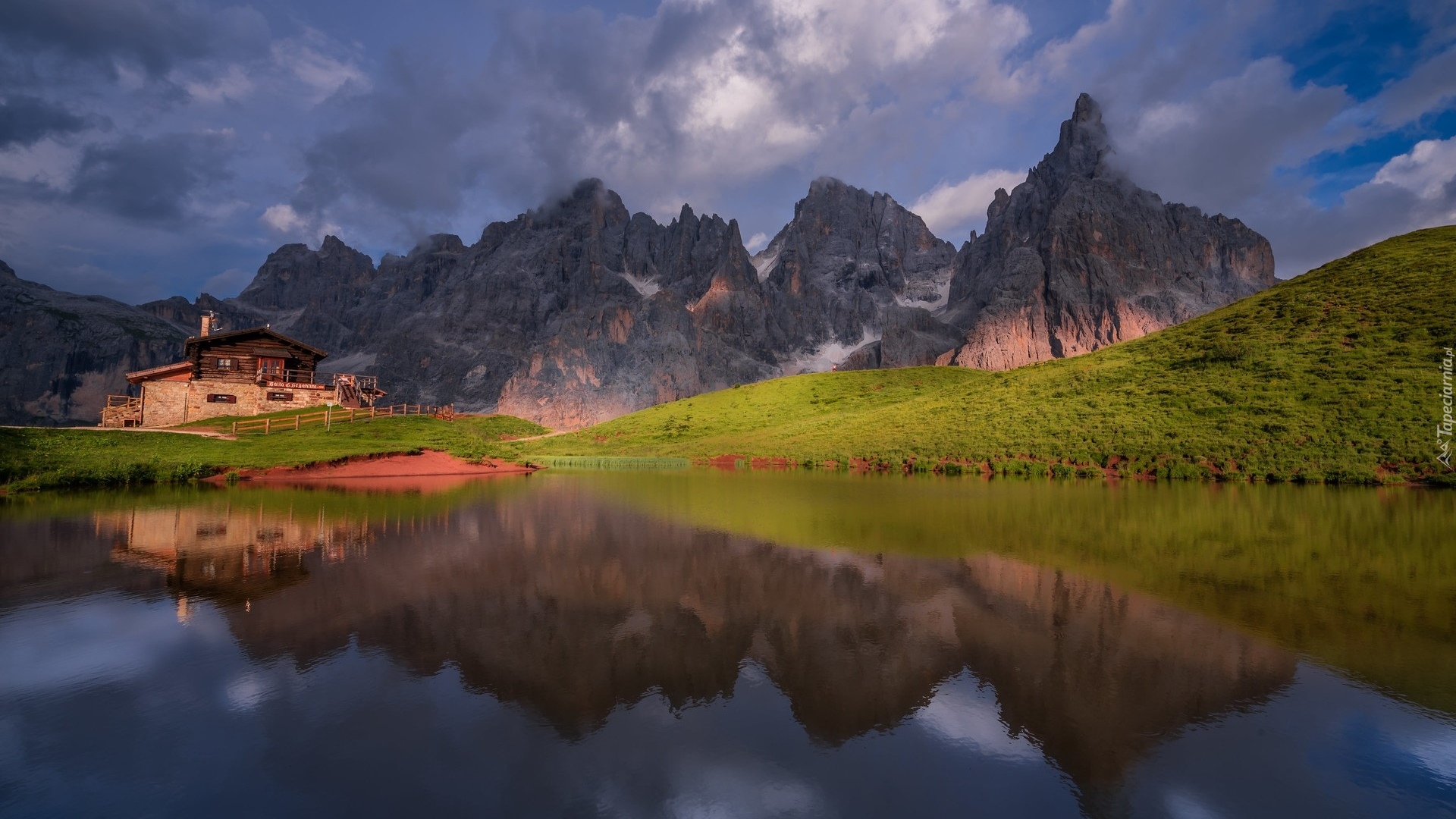 Włochy, Góry, Dolomity, Szczyt, Cimon della Pala, Jezioro, Dom, Schronisko Baita Segantini, Chmury, Odbicie