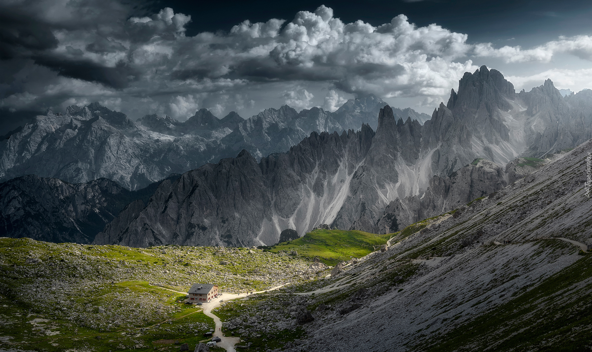 Góry, Dolomity, Masyw Cadini di Misurina, Chmury, Dom, Schronisko Citta di Capri, Droga, Prowincja Belluno, Włochy