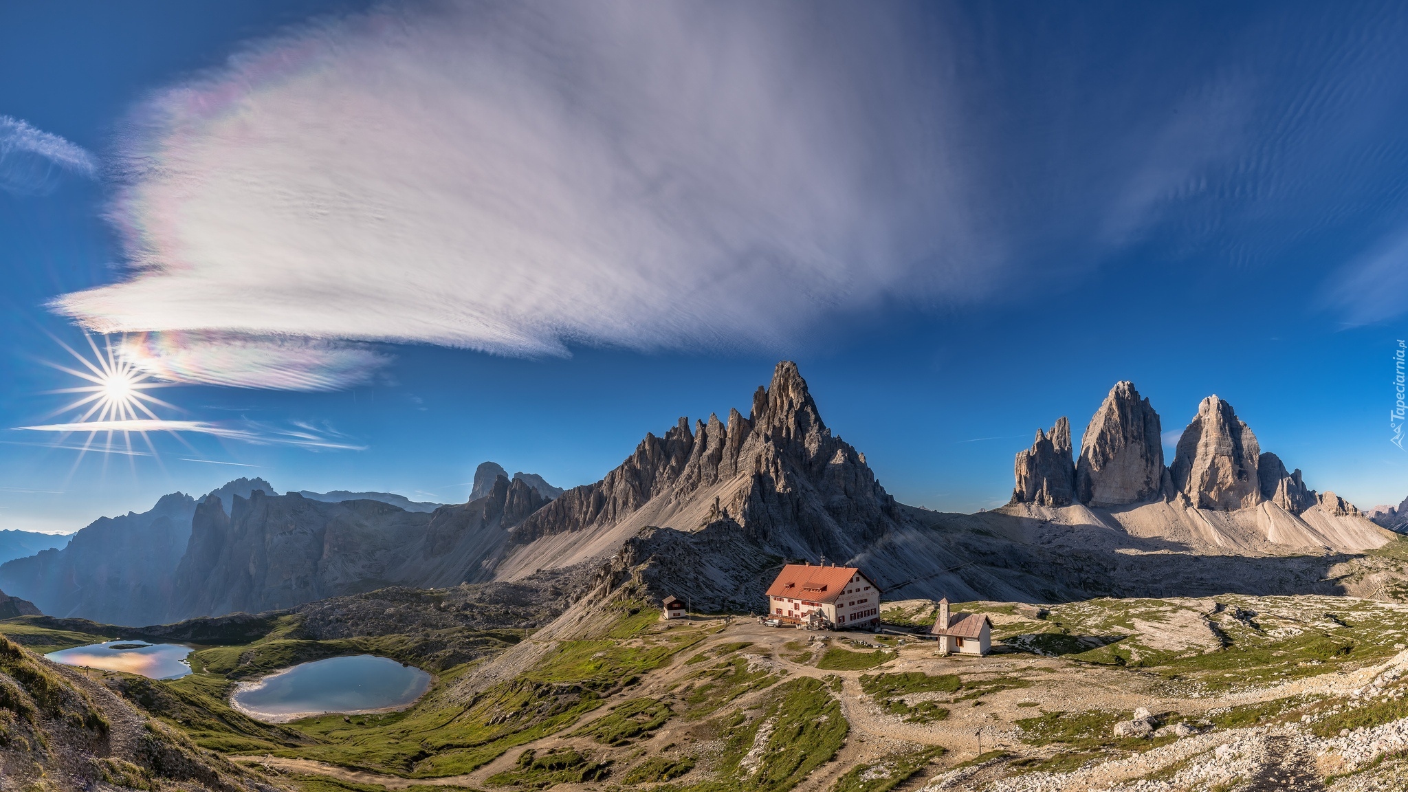 Włochy, Dolomity, Góra Paternkofel, Góry Tre Cime di Lavaredo, Schronisko Dreizinnen Hut, Promienie słońca, Chmury, Jeziora