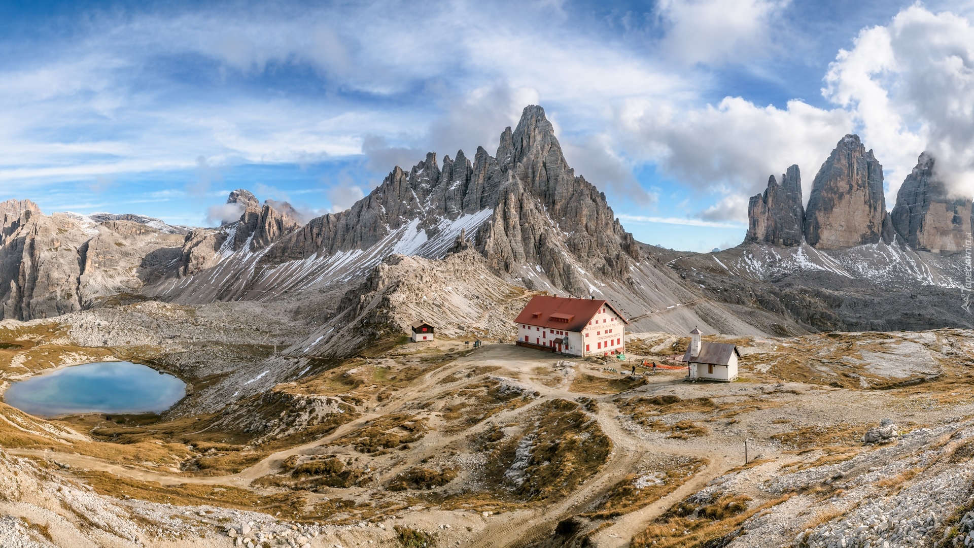 Włochy, Południowy Tyrol, Dolomity, Góry, Paternkofel, Tre Cime di Lavaredo, Jezioro, Schronisko Dreizinnen Hutt, Dom, Chmury