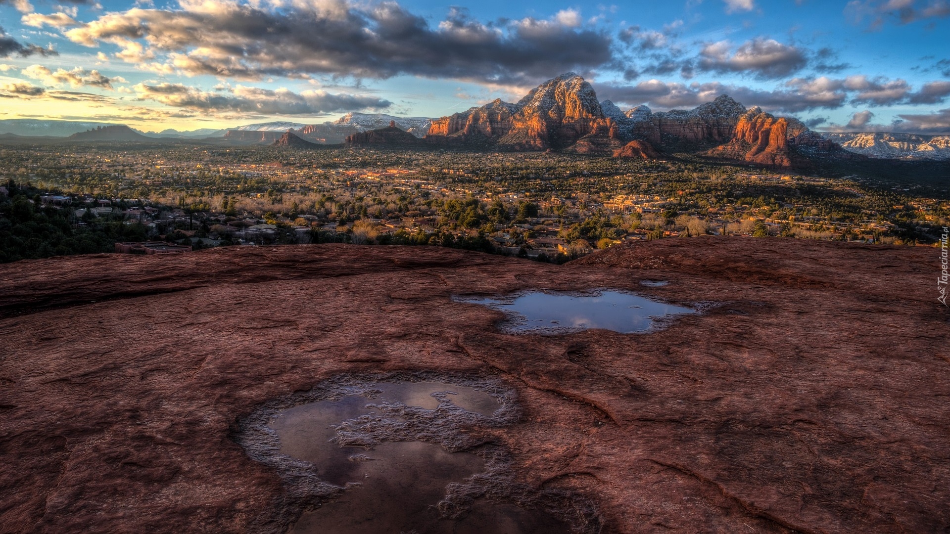 Góry, Skały, Navajo Red Rocks, Miasto Sedona, Ciemne, Chmury, Kałuże, Arizona, Stany Zjednoczone