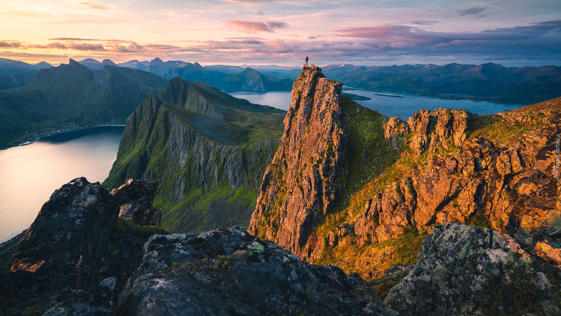 Norwegia, Morze, Wyspa Senja, Góry, Skały, Człowiek