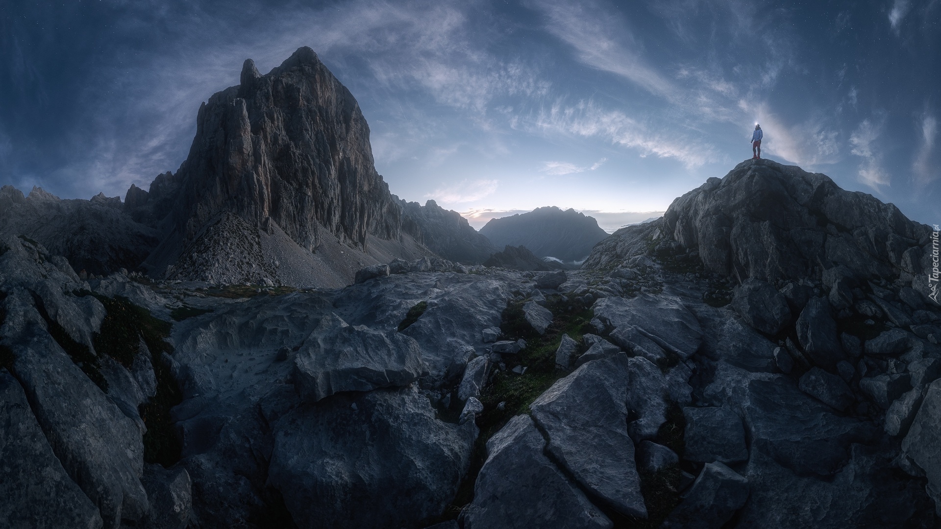 Góry Kantabryjskie, Pasmo Picos de Europa, Szczyt Naranjo de Bulnes, Park Narodowy Picos de Europa, Skały, Noc, Człowiek, Asturia, Kantabria, Hiszpania