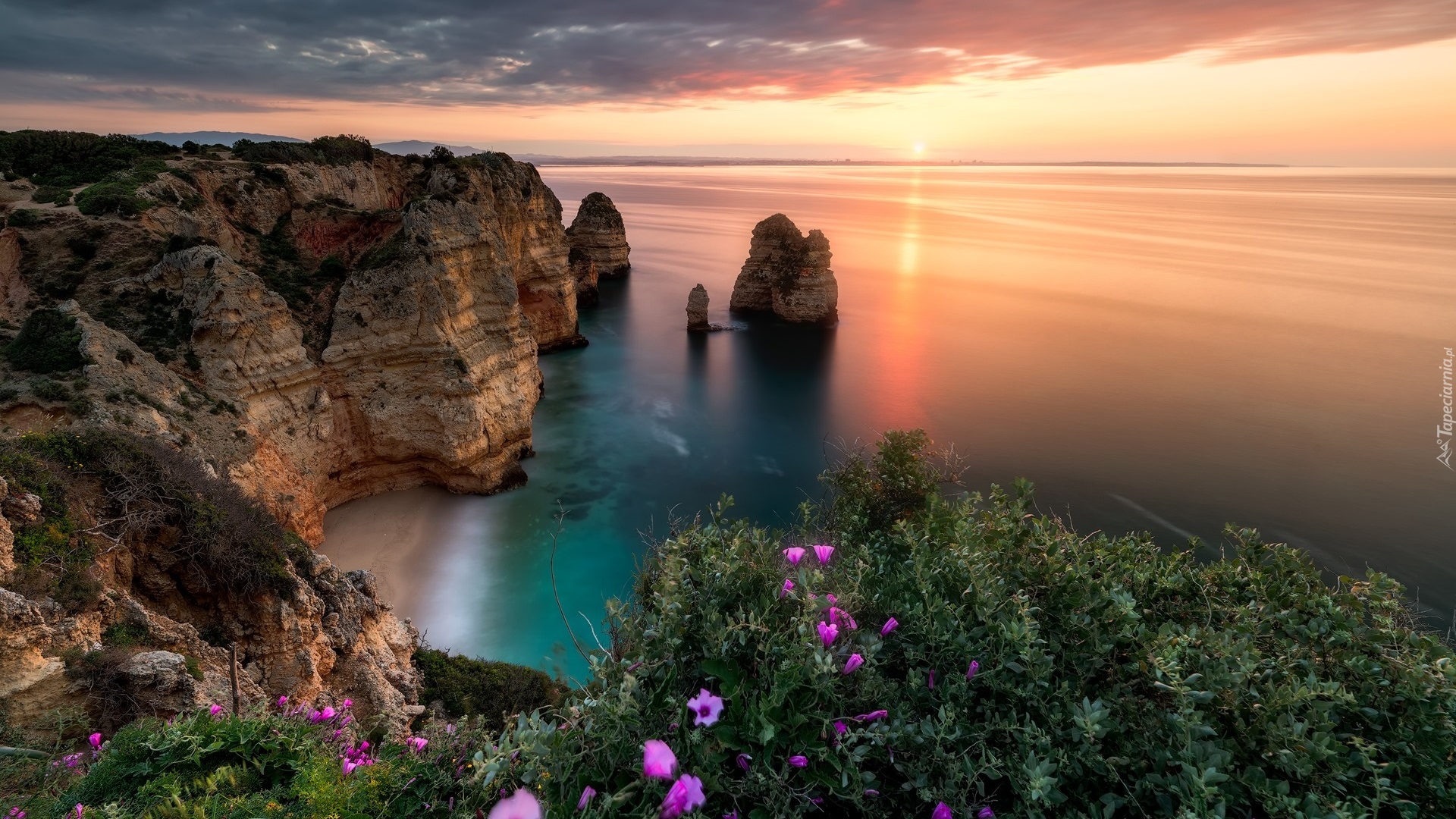 Wybrzeże, Skały, Roślinność, Chmury, Zachód słońca, Morze, Ocean Atlantycki, Region Algarve, Portugalia