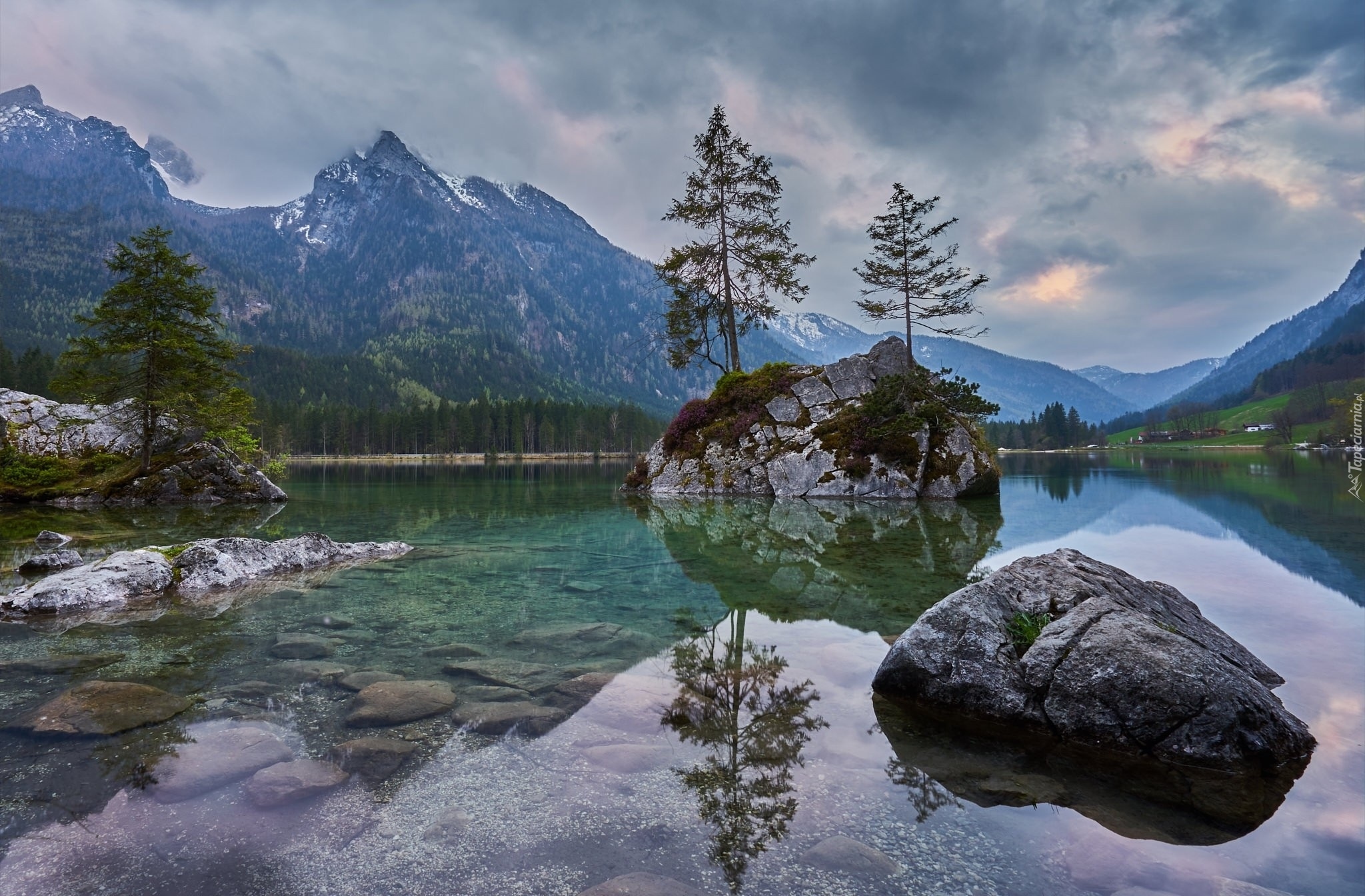 Jezioro Hintersee, Góry Alpy, Skały, Drzewa, Kamienie, Gmina Berchtesgadener, Bawaria, Niemcy