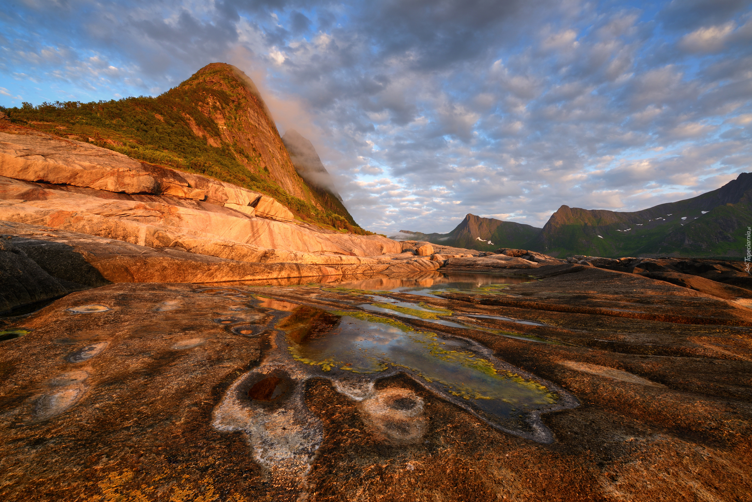 Góry, Skały, Tungeneset, Wyspa Senja, Norwegia