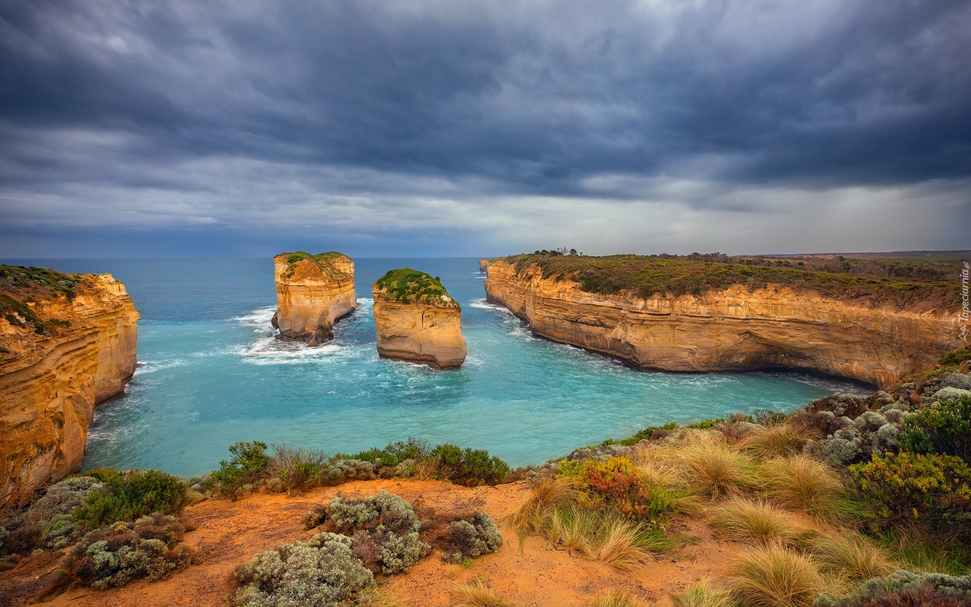 Kolumny wapienne, Dwunastu Apostołów, Klif, Cieśnina Bassa, Morze, Skały, Wybrzeże, Chmury, Park Narodowy Port Campbell, Australia