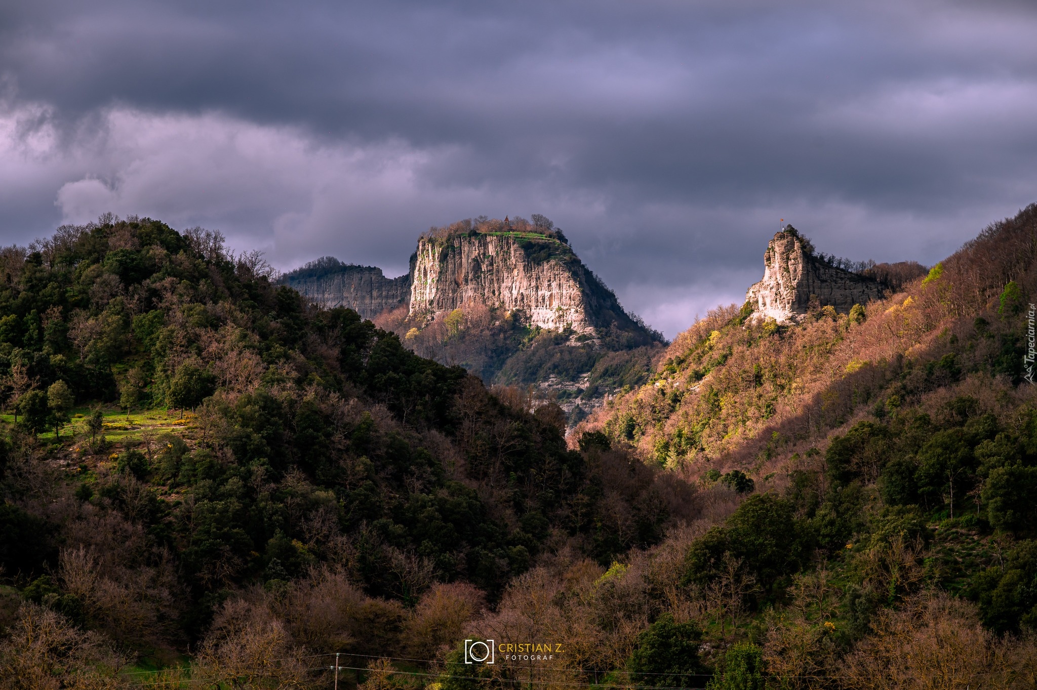 Hiszpania, Katalonia, Półwysep Iberyjski, Góry, Skały, Lasy, Sierra de Cabrera, Chmury