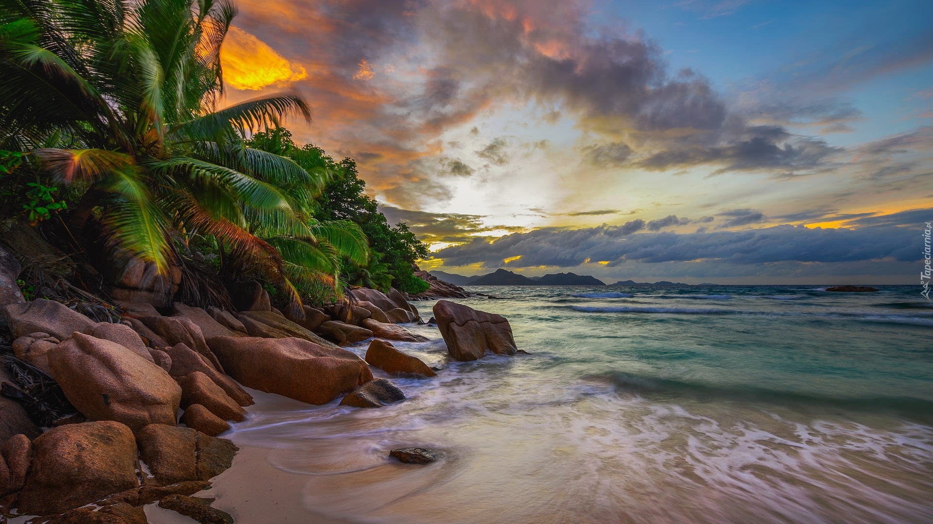 Seszele, Morze, Plaża, Anse Severe Beach, Wyspa La Digue, Palmy, Kamienie, Roślinność, Zachód słońca, Chmury