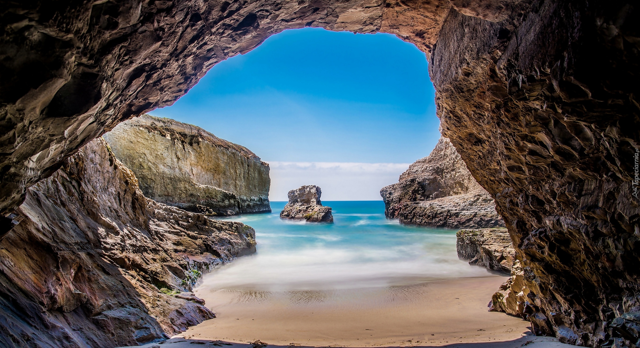 Stany Zjednoczone, Stan Kalifornia, Morze, Ocean Spokojny, Plaża Shark Fin Cove, Skały, Jaskinia