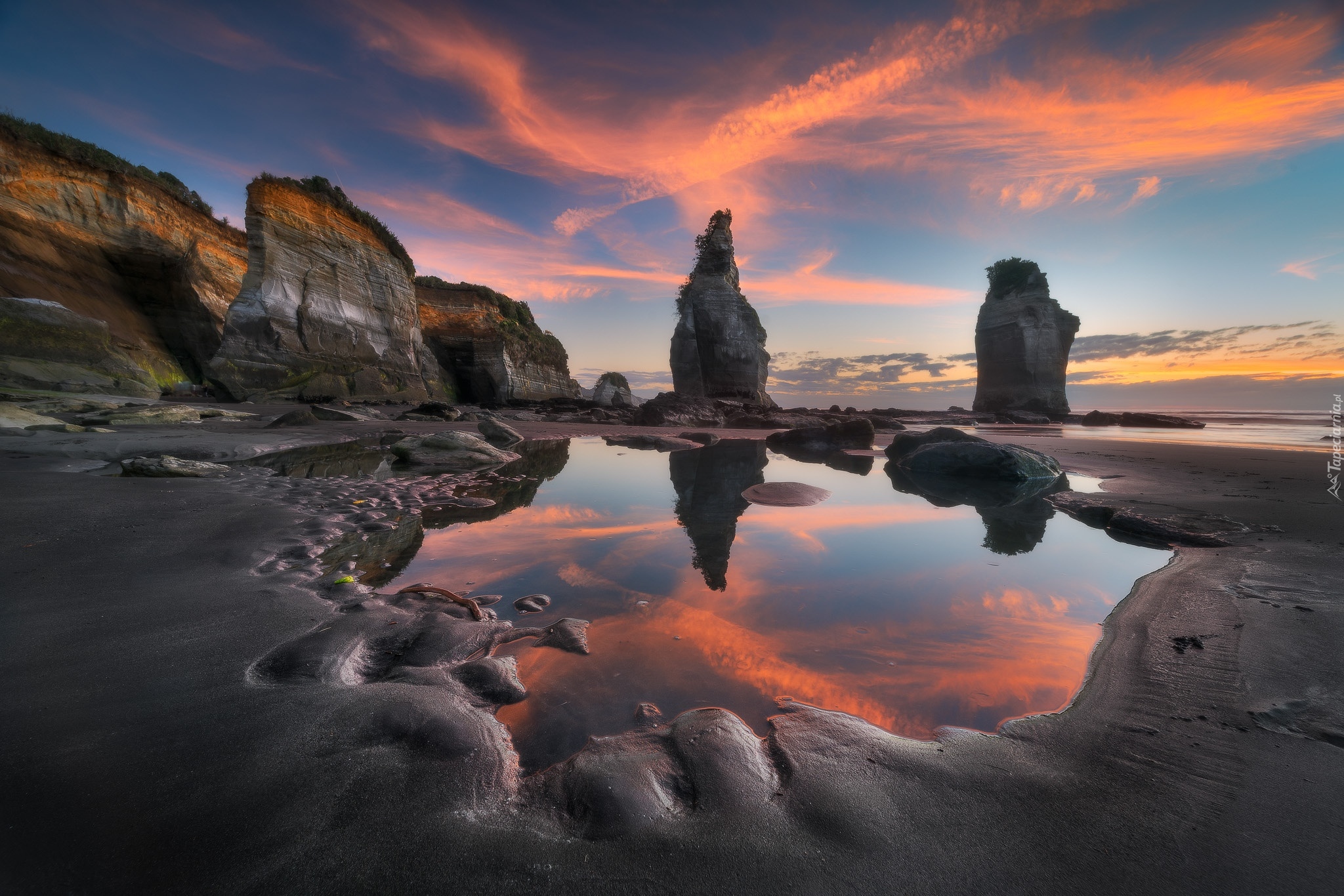 Nowa Zelandia, Region Taranaki, Tongaporutu, Plaża, Skały, Zachód słońca