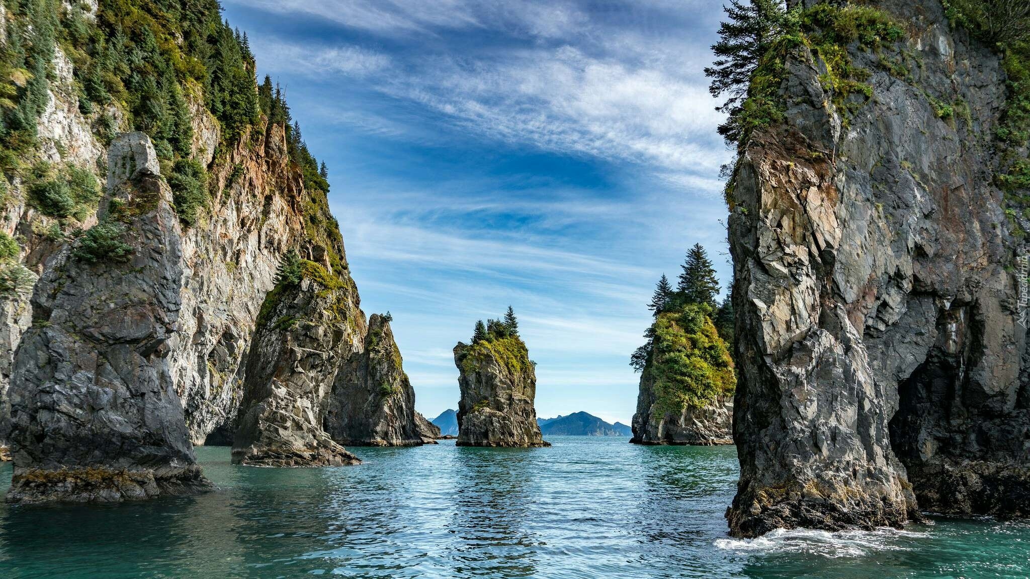 Skały, Park Narodowy Kenai Fjords, Stan Alaska, Stany Zjednoczone, Drzewa, Morze
