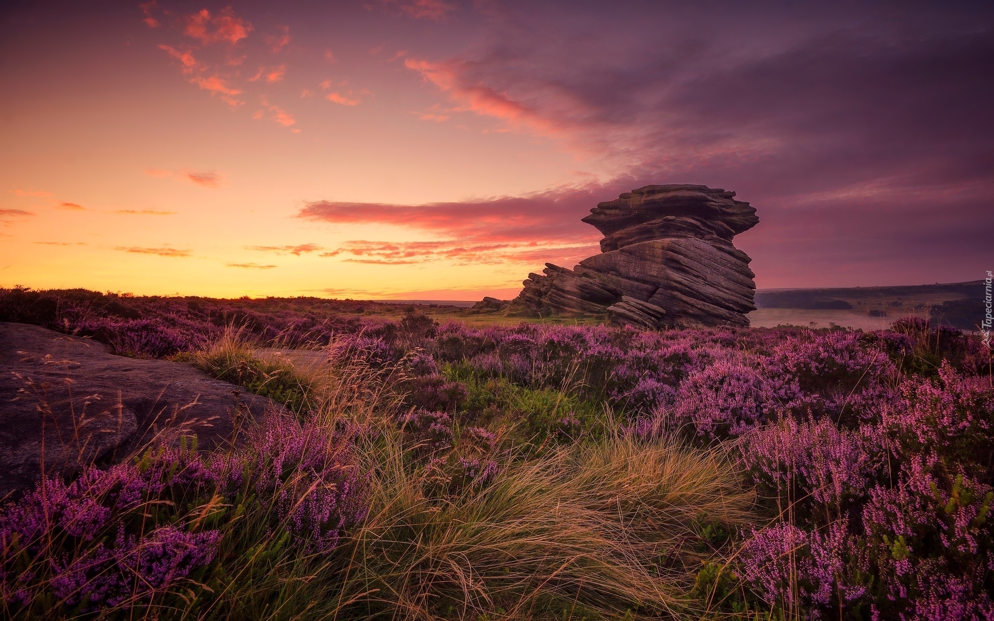 Anglia, Hrabstwo Derbyshire, Park Narodowy Peak District, Formacja skalna Salt Cellar, Wzgórza, Kamienie, Wrzosowisko, Skały, Zachód słońca