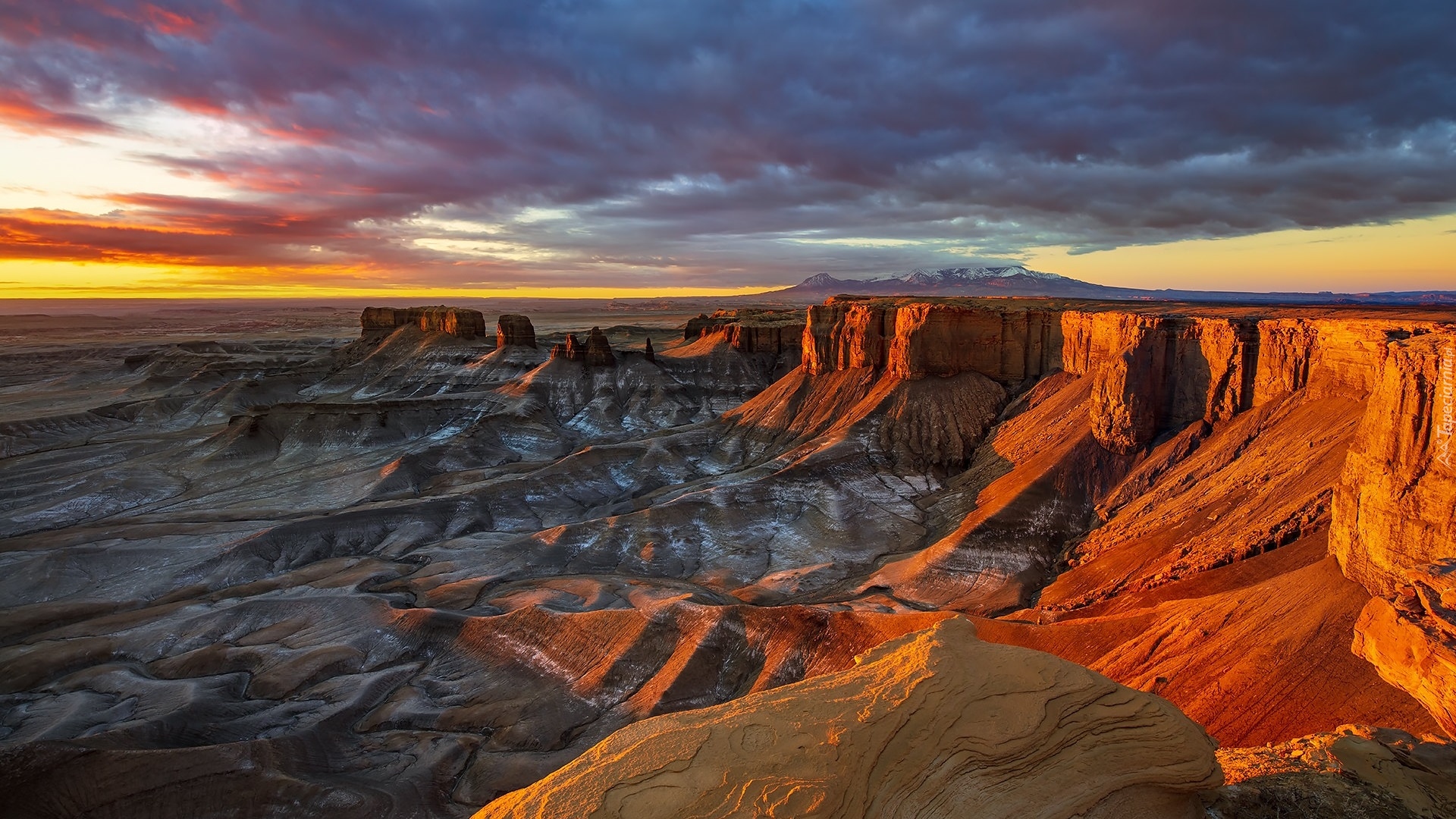 Zachód słońca, Góry, Skały, Chmury, Hanksville, Utah, Stany Zjednoczone