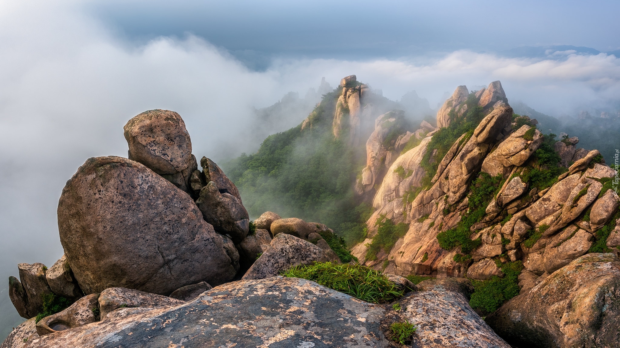Góry, Skały, Mgła, Chmury, Park Narodowy Wolchulsan, Góry Wolchulsan, Prowincja Jeolla Południowa, Korea Południowa