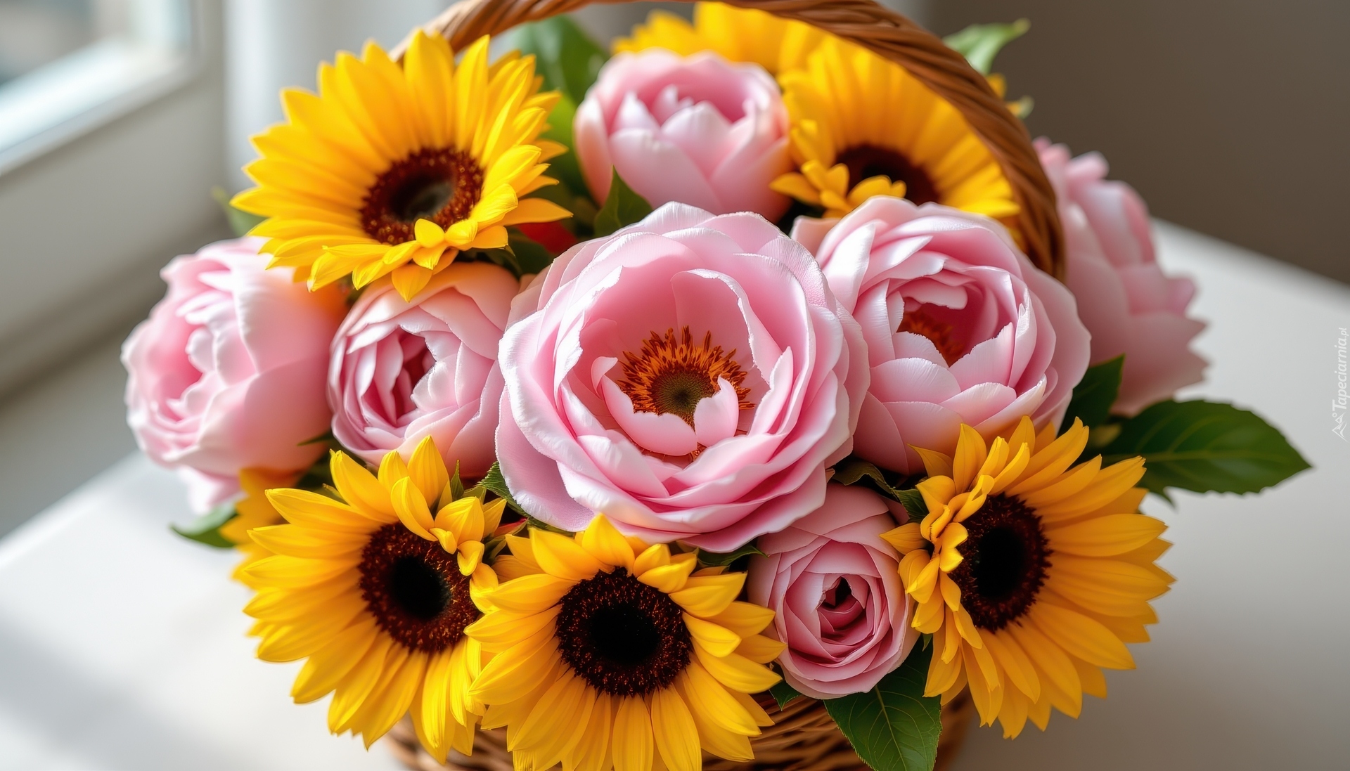 Bukiet, Kwiaty, Słoneczniki, Piwonie, Ròżowe, Koszyk