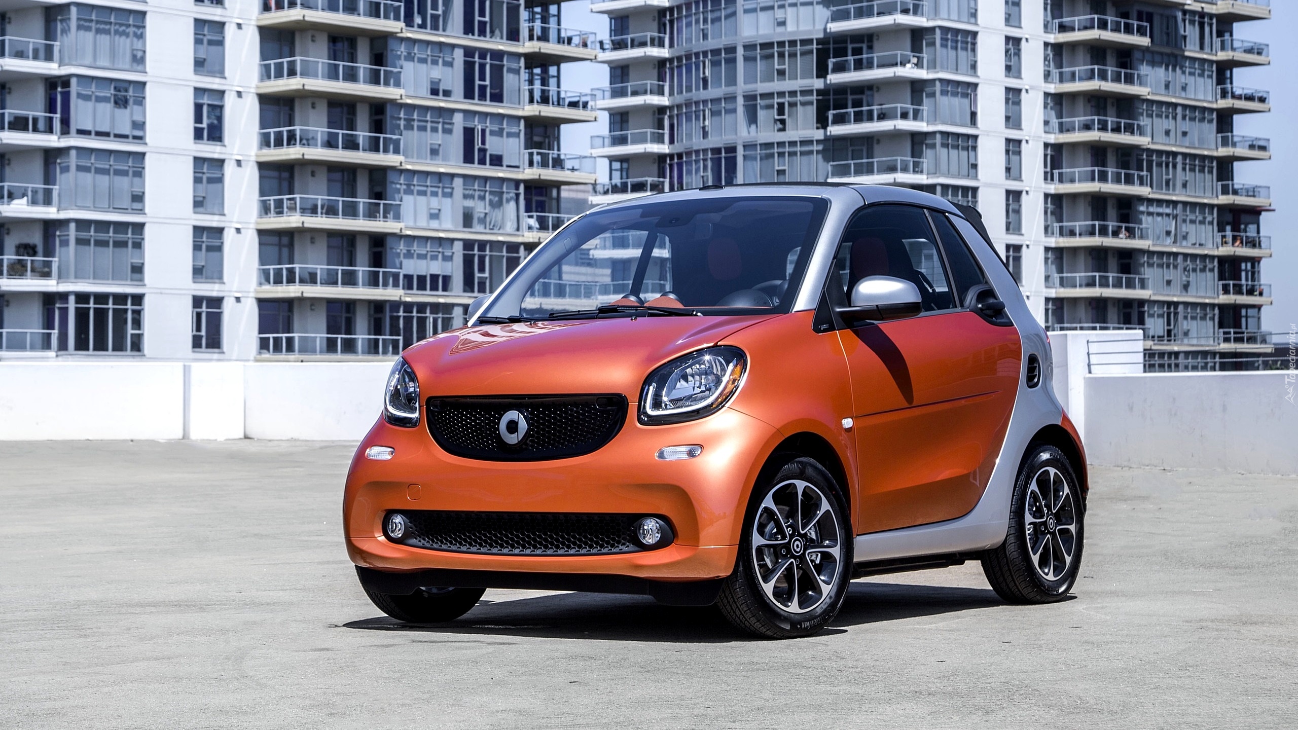 Smart Fortwo Cabrio, 2017, Budynek