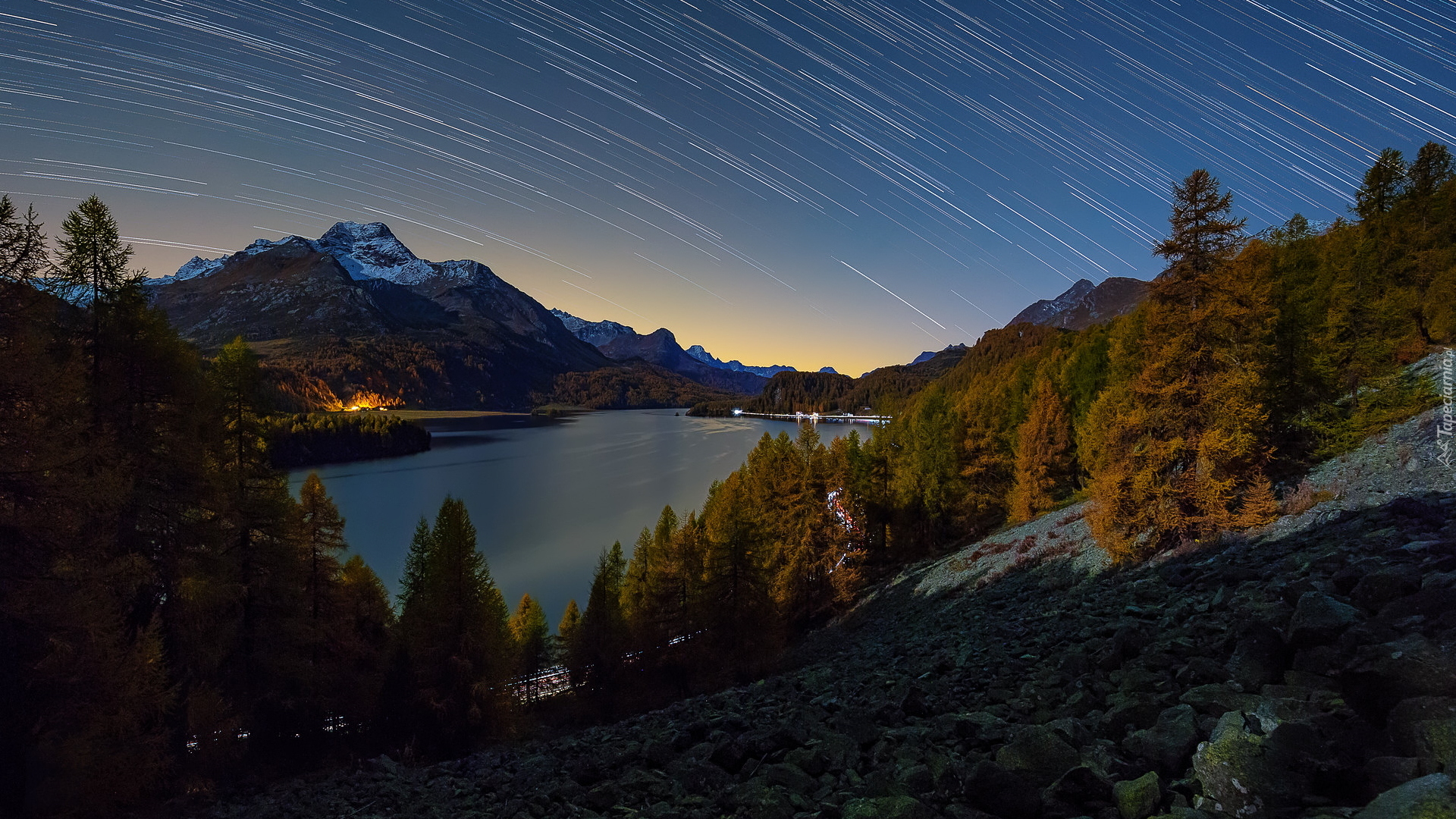 Jezioro Silsersee, Góry, Góra Piz da la Margna, Noc, Niebo, Efekt, Gwiazdy, Drzewa, Modrzewie, Kanton Gryzonia, Szwajcaria