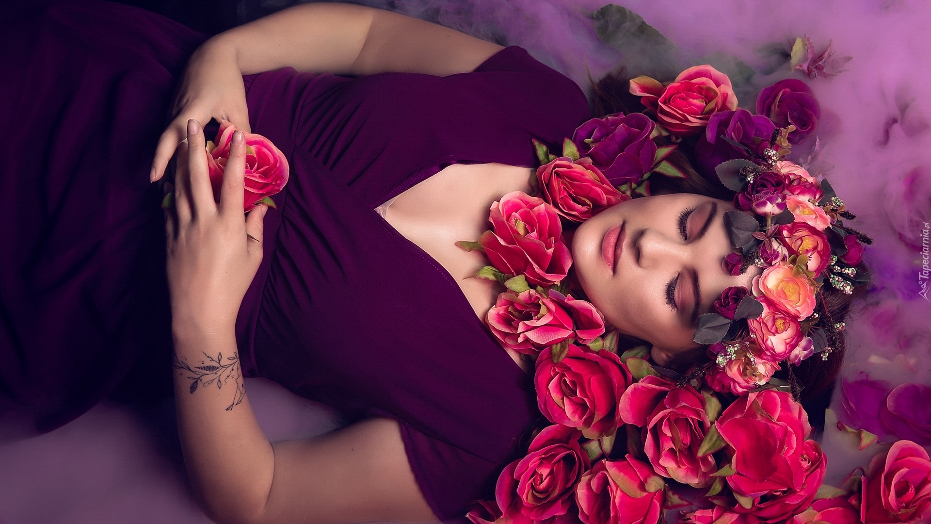 Śpiąca, Kobieta, Tatuaż, Kwiaty, Wianek, Róże
