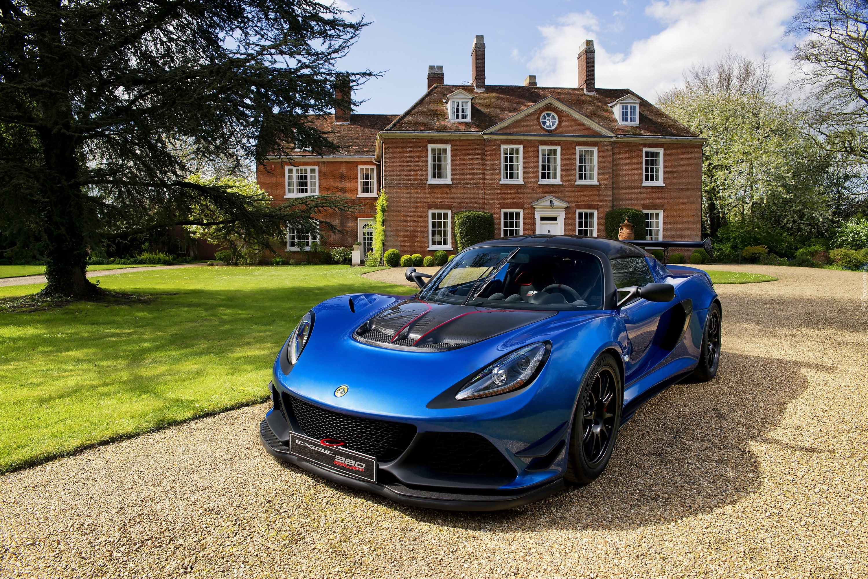 Lotus Exige Cup 380, 2017, Dom, Drzewa