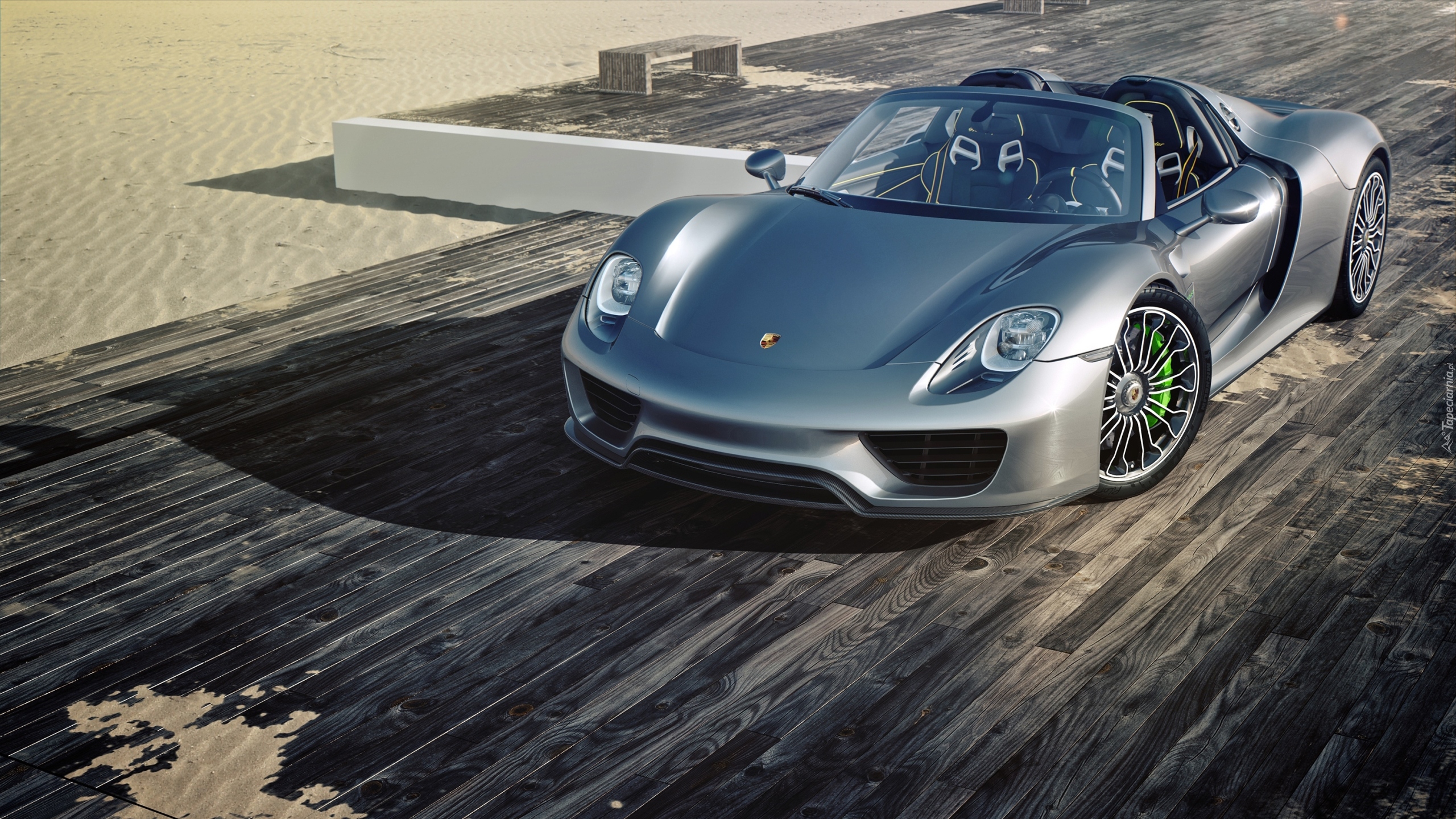 Srebrne, Porsche 918 Spyder, Podest