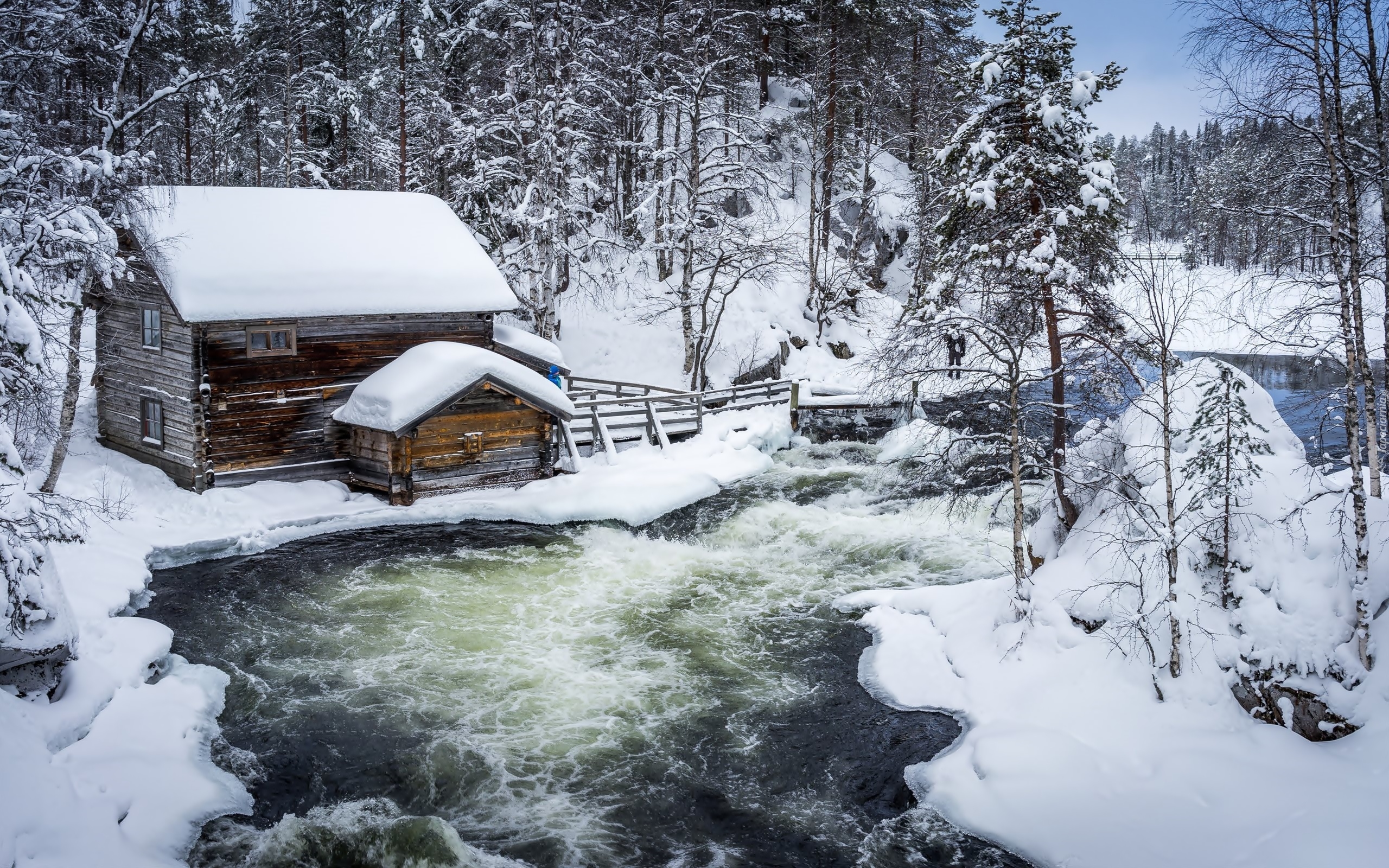 Finlandia, Laponia, Park Narodowy Oulanka, Drewniany, Młyn Myllykoski, Rzeka, Zima, Las, Drzewa