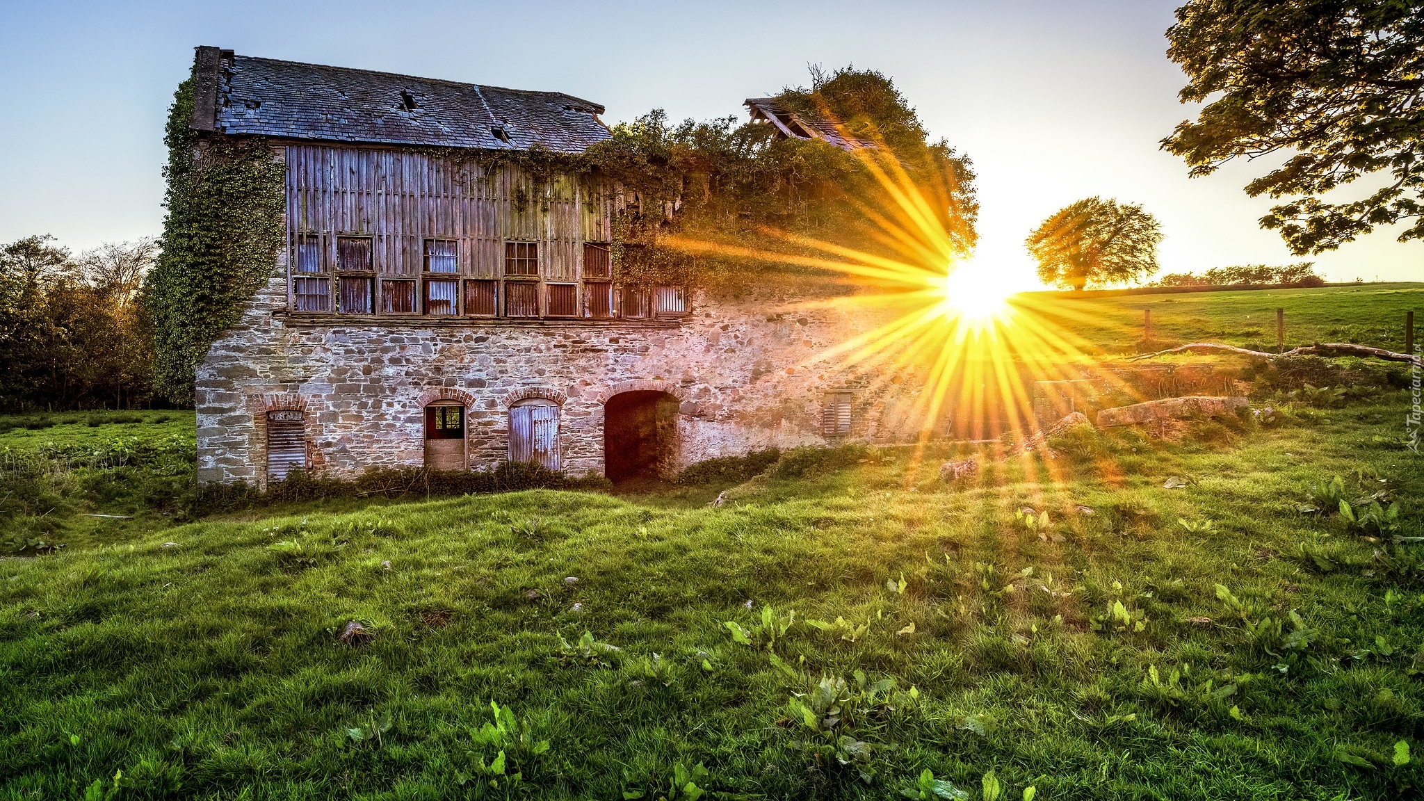 Promienie słońca, Młyn, Old Leckpatrick Corn Mill, Artigarvan, Hrabstwo Tyrone, Irlandia Północna