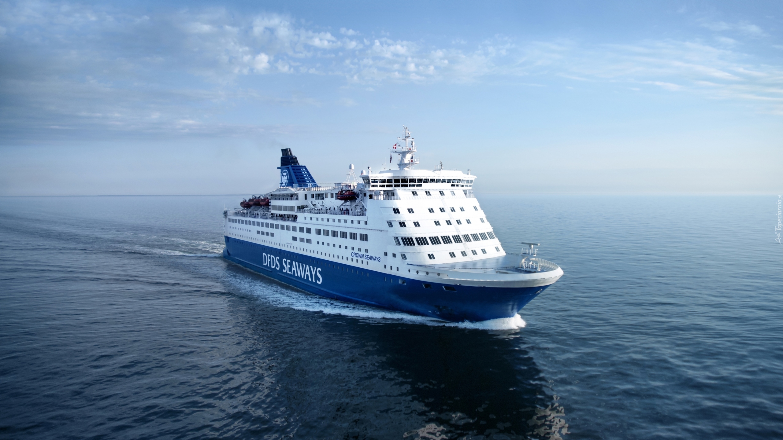 Statek pasażerski, MS Crown Seaways, Morze