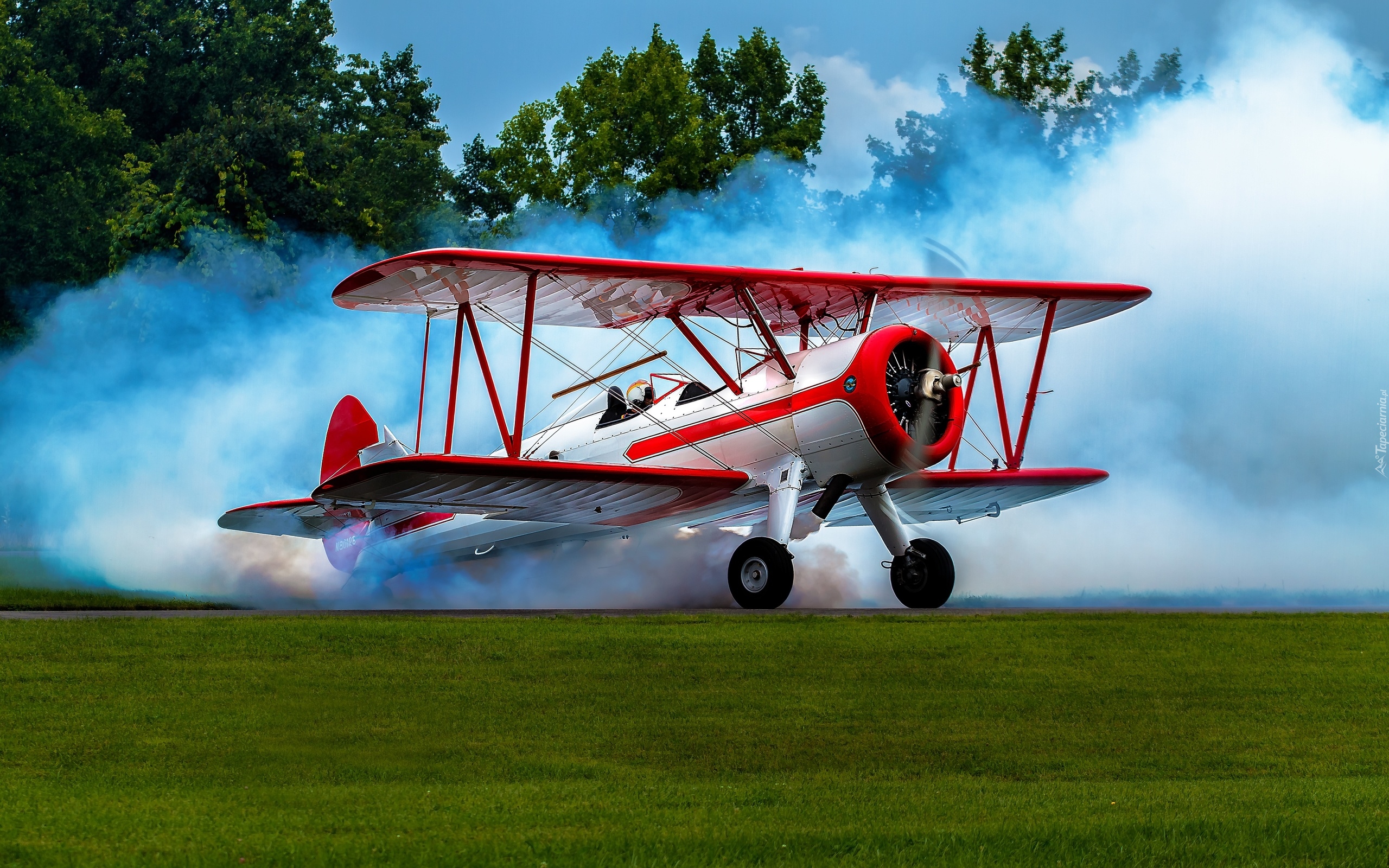 Samolot, Stearman PT-17 Kaydet, Start, Dym, Drzewa