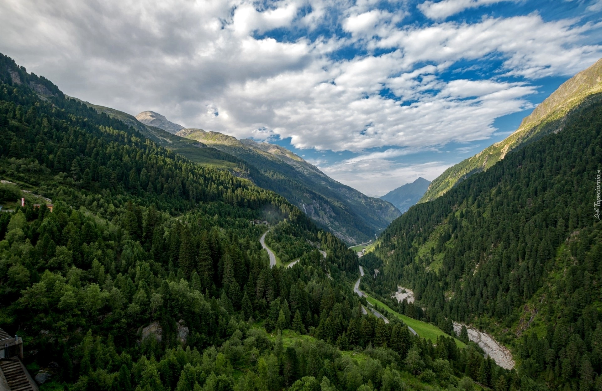 Austria, Tyrol, Stubaier Alpen, Góry Alpy, Lasy, Dolina, Drogi, Chmury