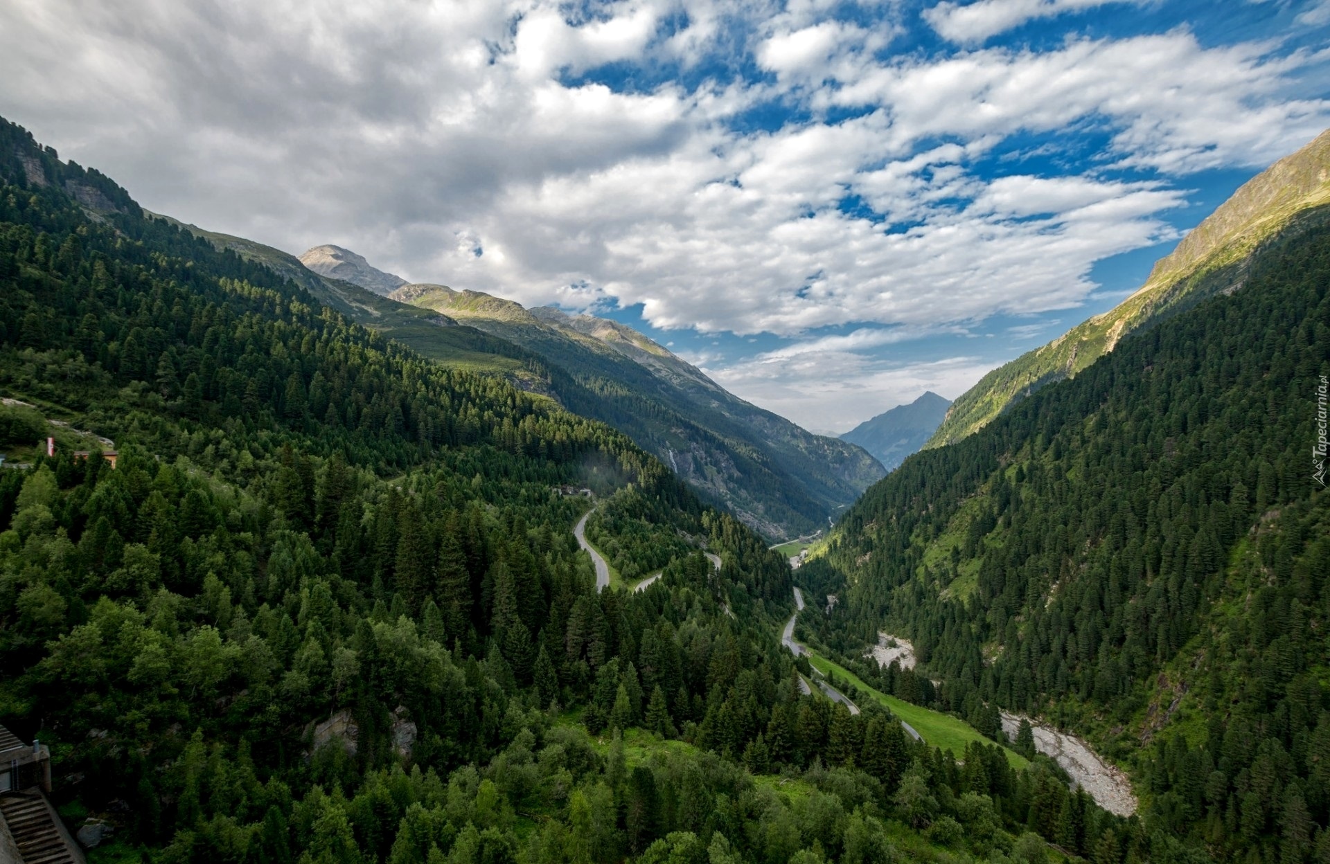 Austria, Tyrol, Stubaier Alpen, Góry Alpy, Lasy, Dolina, Drogi, Chmury