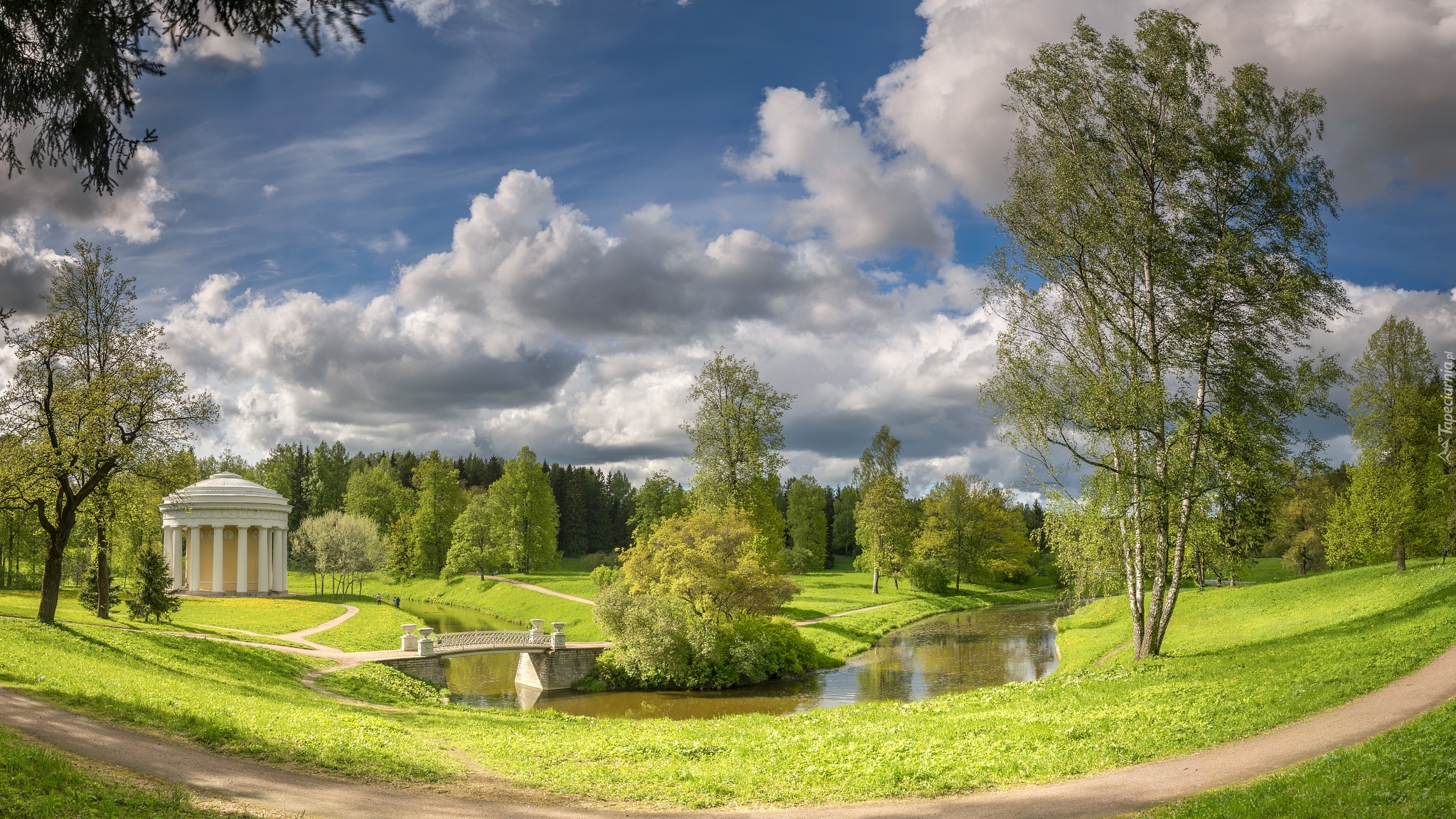 Park, Świątynia Przyjaźni, Mostek, Rzeka Sławianka, Drzewa, Pawłowsk, Petersburg, Rosja