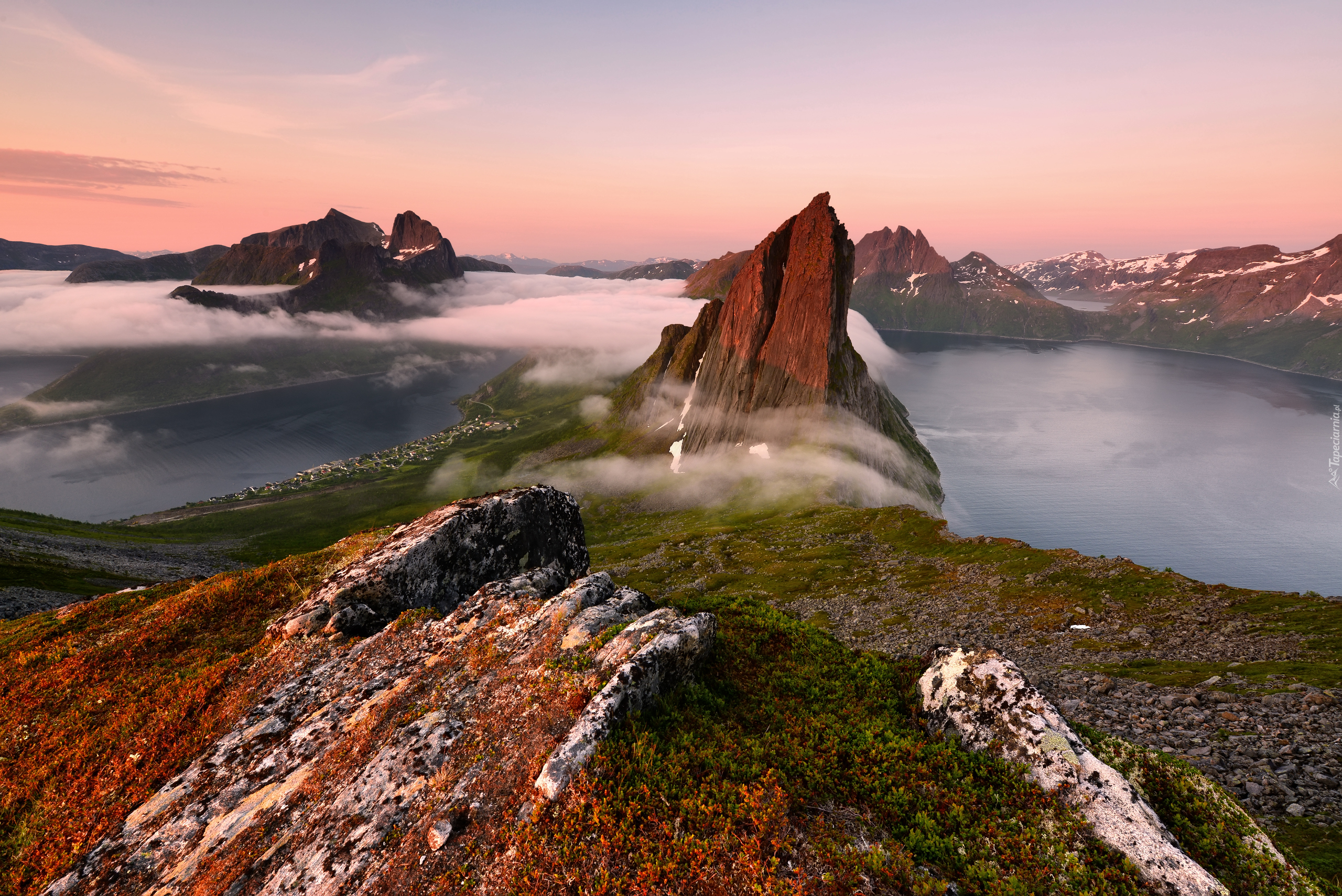 Góry, Morze, Skały, Szczyt, Góra Segla, Mgła, Wyspa Senja, Norwegia