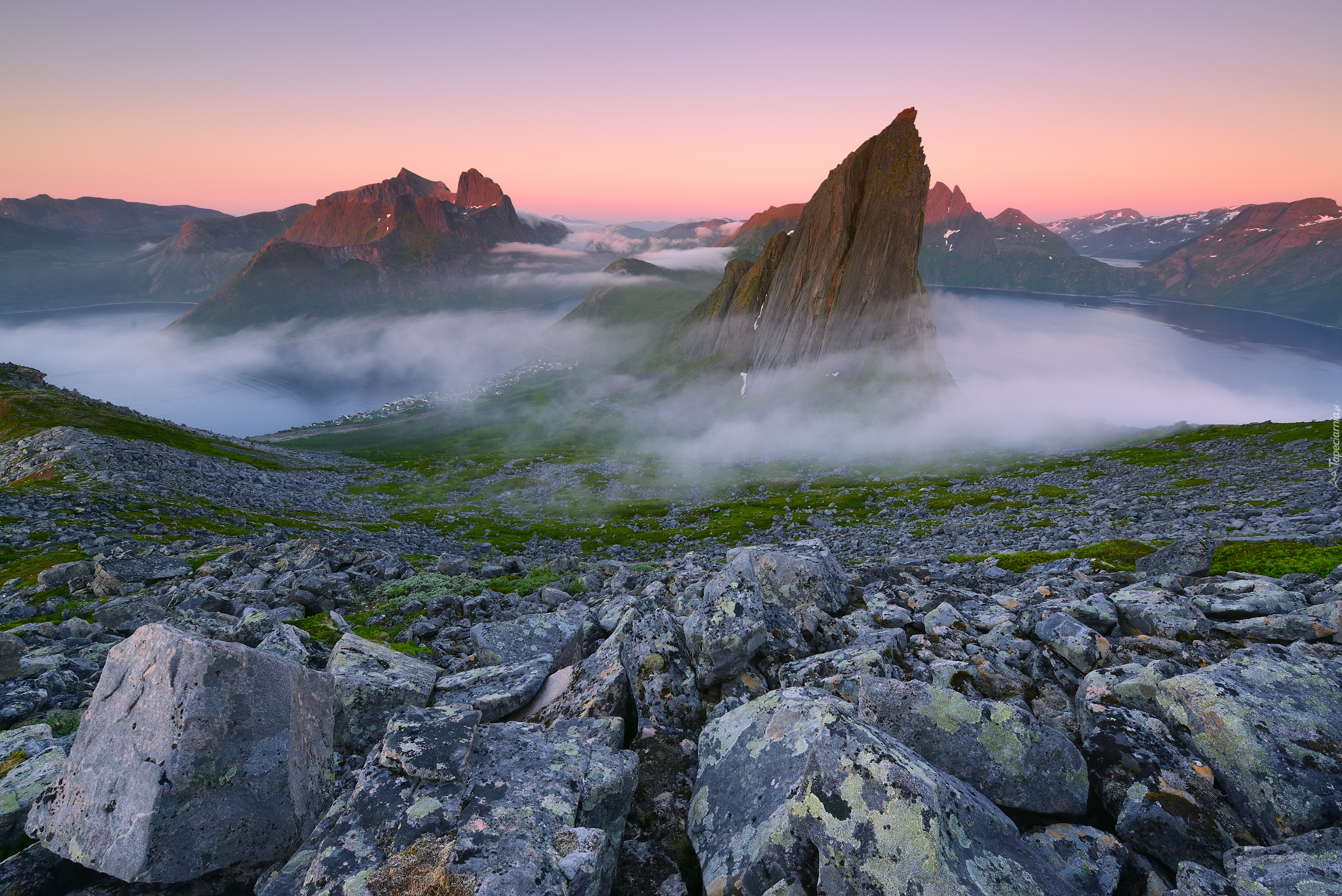 Wschód słońca, Góry, Skały, Kamienie, Mgła, Wyspa Senya, Norwegia