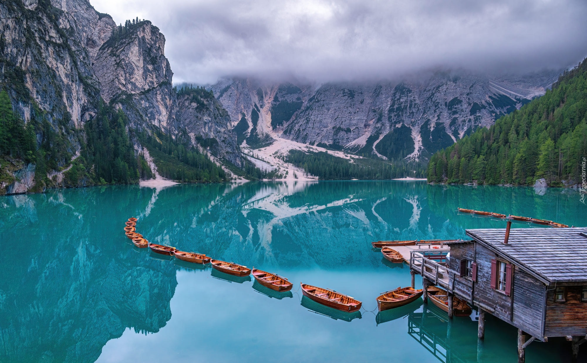 Włochy, Południowy Tyrol, Jezioro, Lago di Braies, Pragser Wildsee, Góry, Dolomity, Pomost, Łódki, Drewniany, Dom