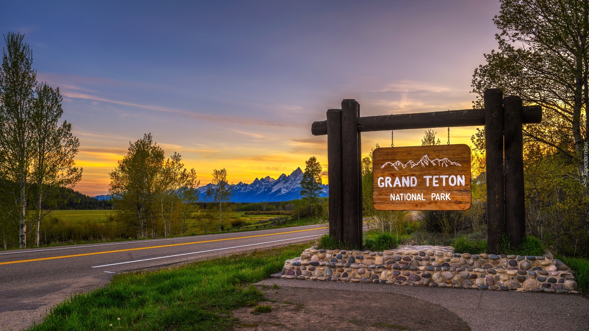 Stany Zjednoczone, Wyoming, Park Narodowy Grand Teton, Góry, Drzewa, Droga, Tablica