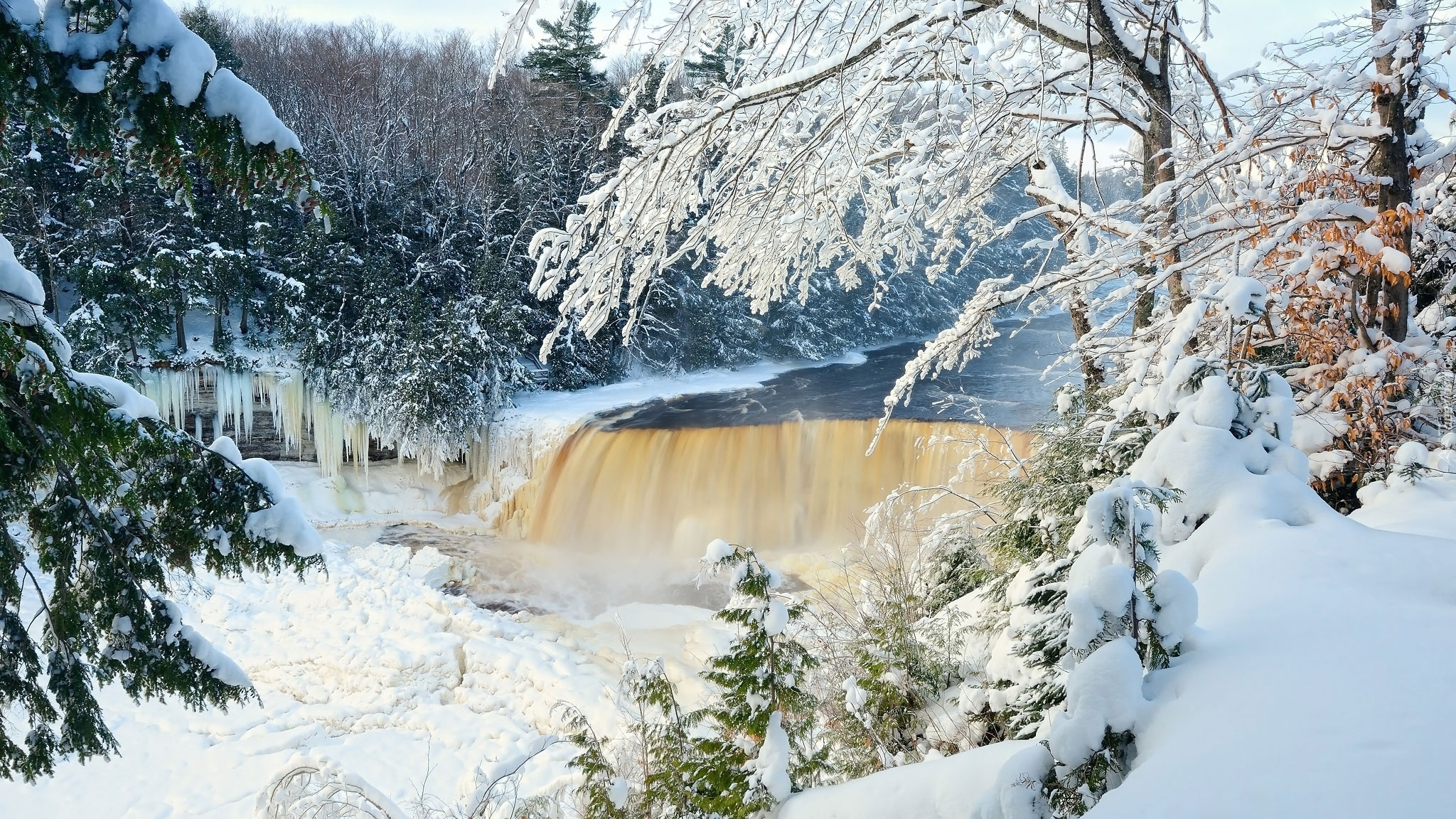 Zima, Śnieg, Drzewa, Wodospad, Tahquamenon Falls, Michigan, Stany Zjednoczone