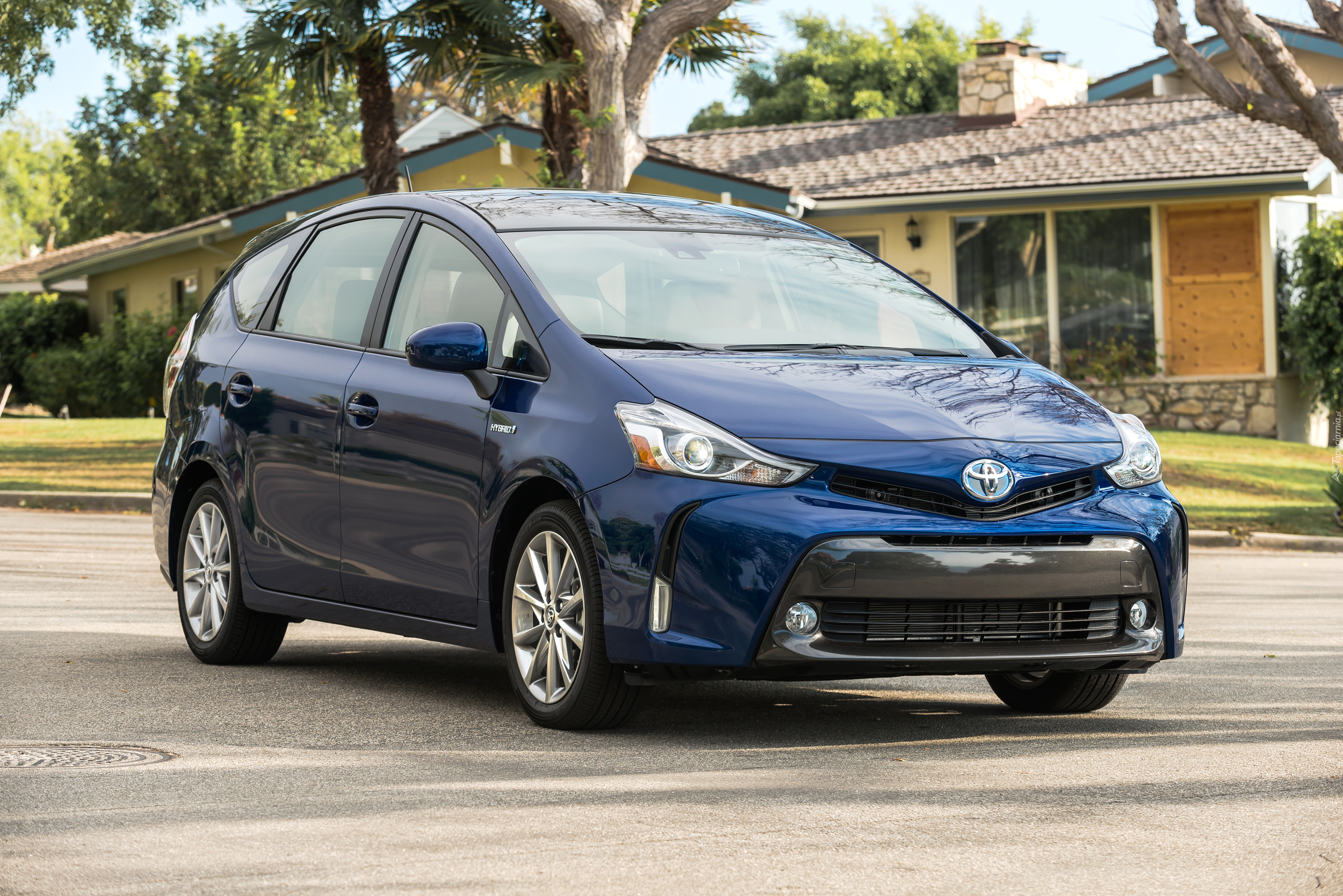 Toyota Prius V, 2016