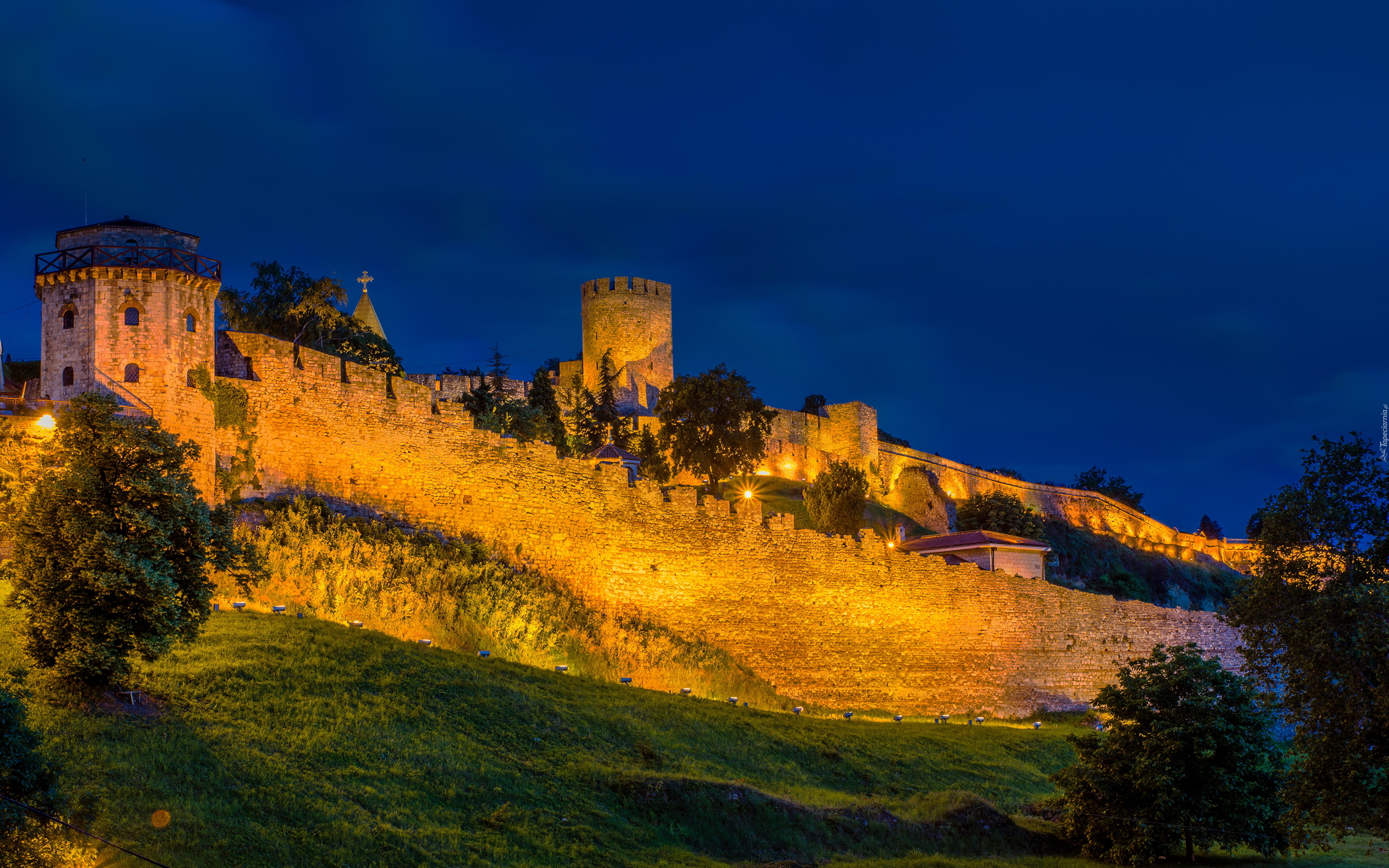 Serbia, Belgrad, Fortyfikacje, Twierdza Kalemegdan, Wzgórze, Noc, Światło