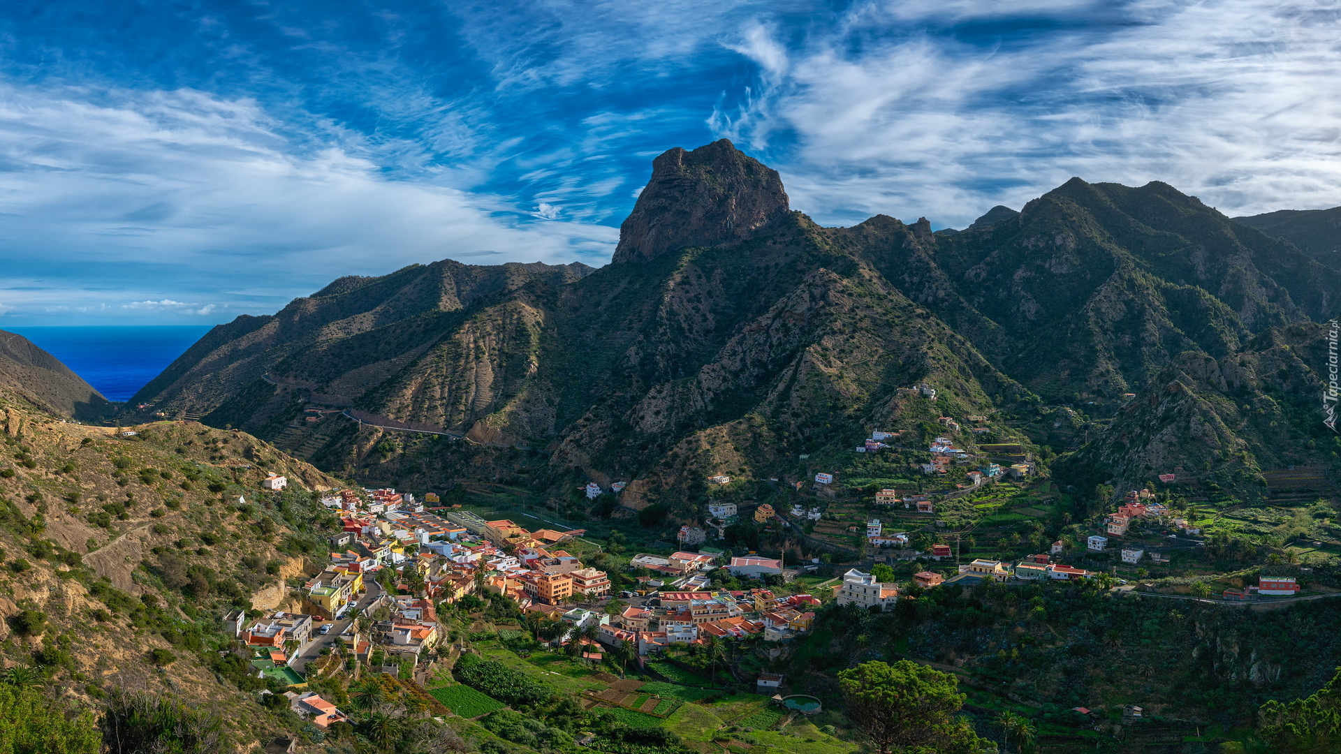 Góry, Szczyt Roque Cano, Dolina, Miasto, Vallehermoso, Domy, Gomera, Wyspy Kanaryjskie, Hiszpania