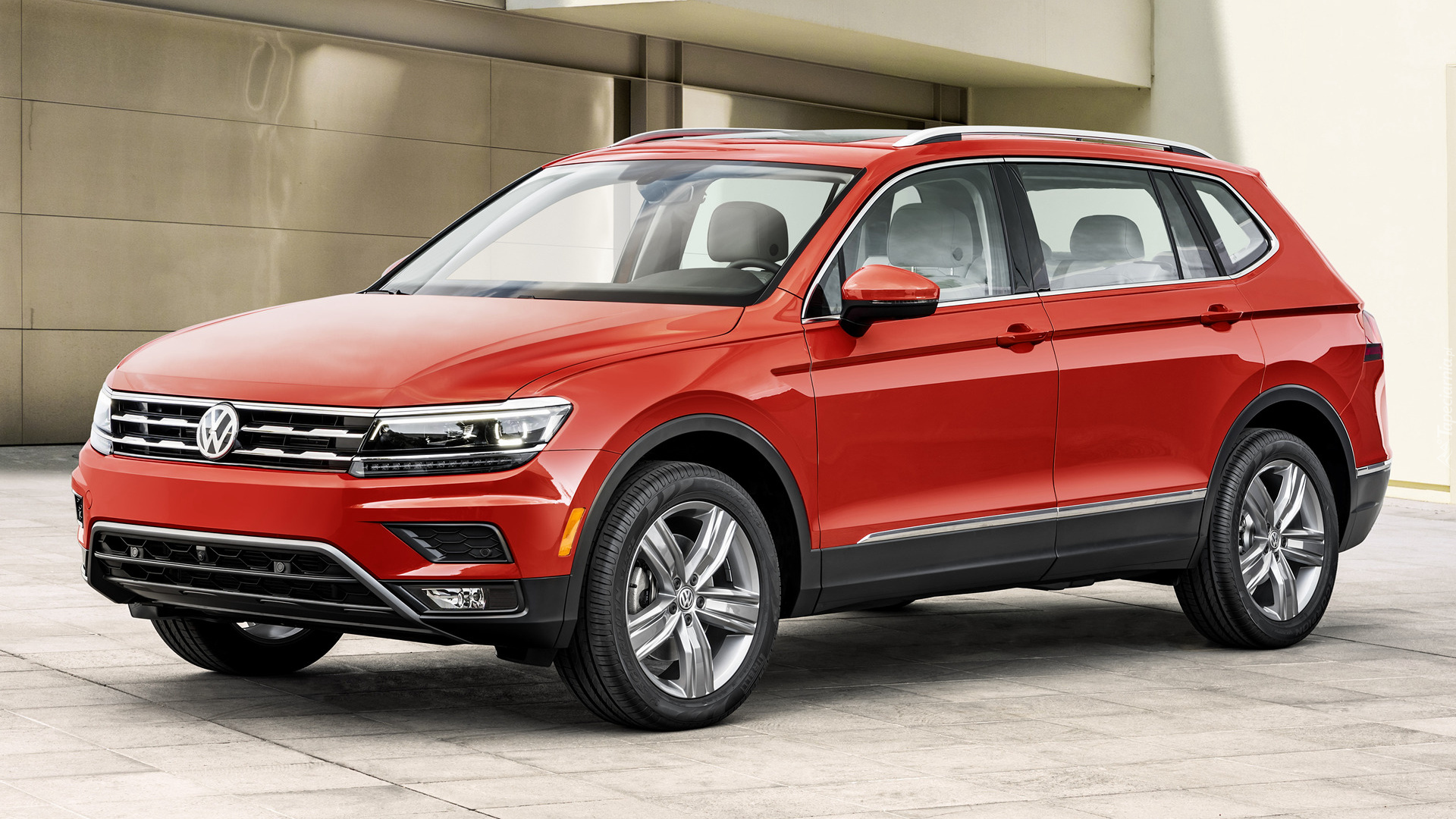 Czerwony, Volkswagen Tiguan, Bok