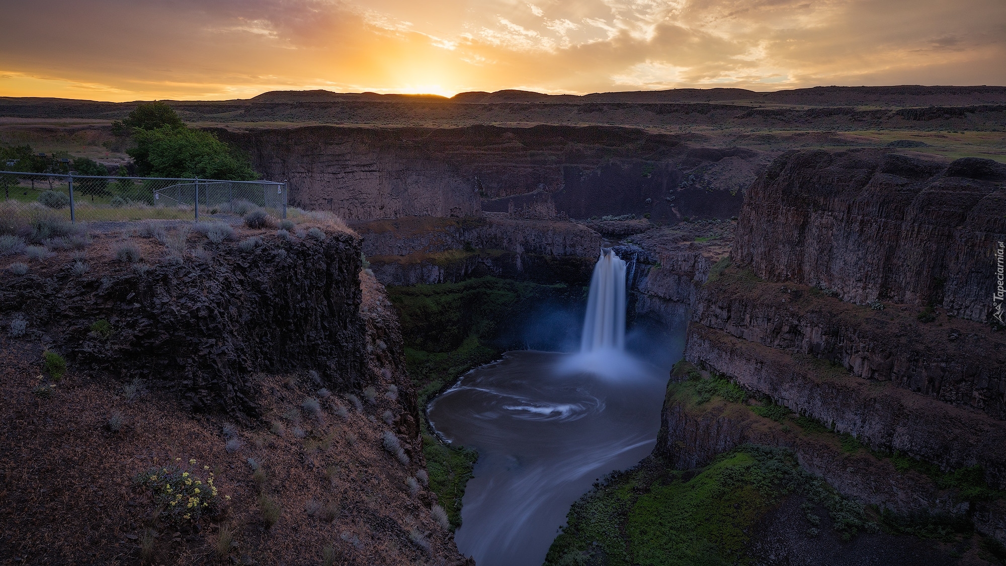 Skały, Wyżyna Kolumbii, Wąwóz, Wodospad, Palouse Falls, Rzeka, 
Palouse River, Wschód słońca, Stan Waszyngton, Stany Zjednoczone