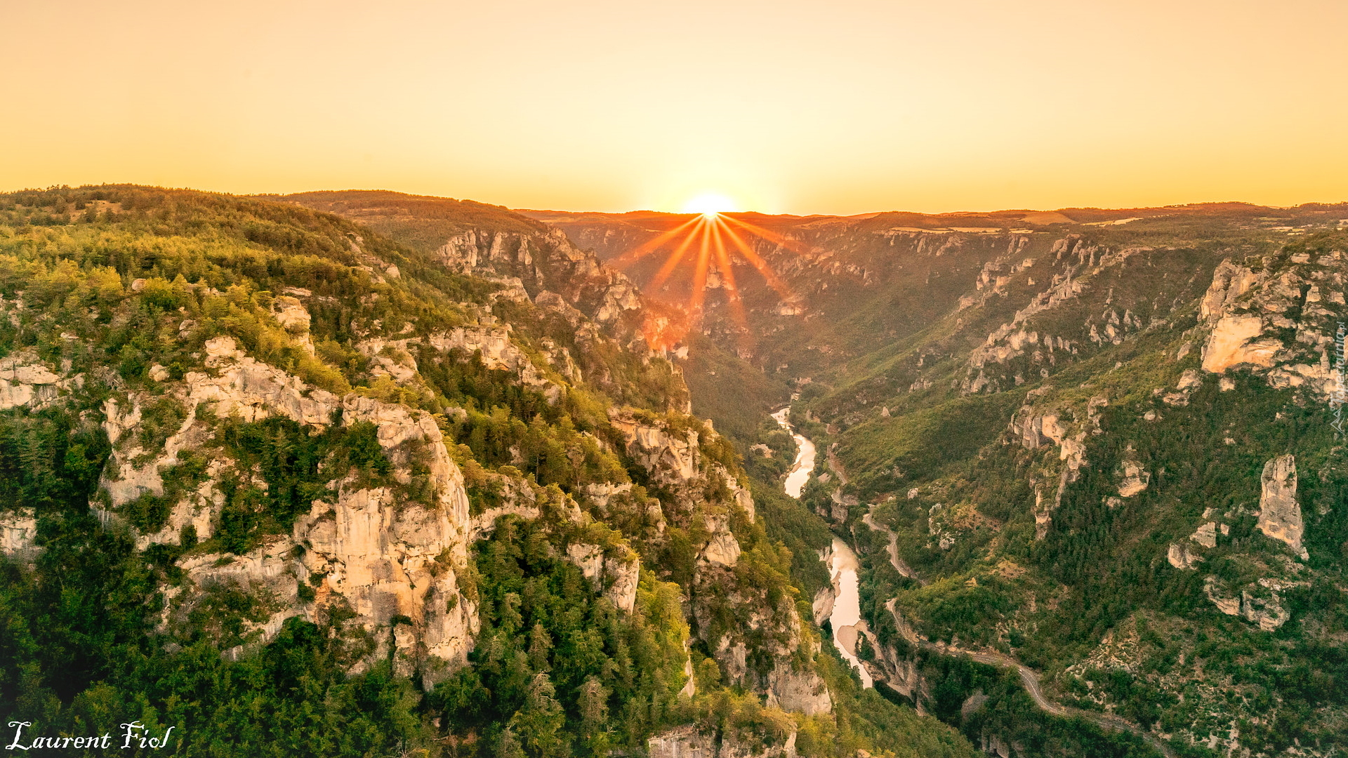 Wąwóz, Gorges du Tarn, Rzeka Tarn, Skały, Lasy, Promienie słońca, Francja